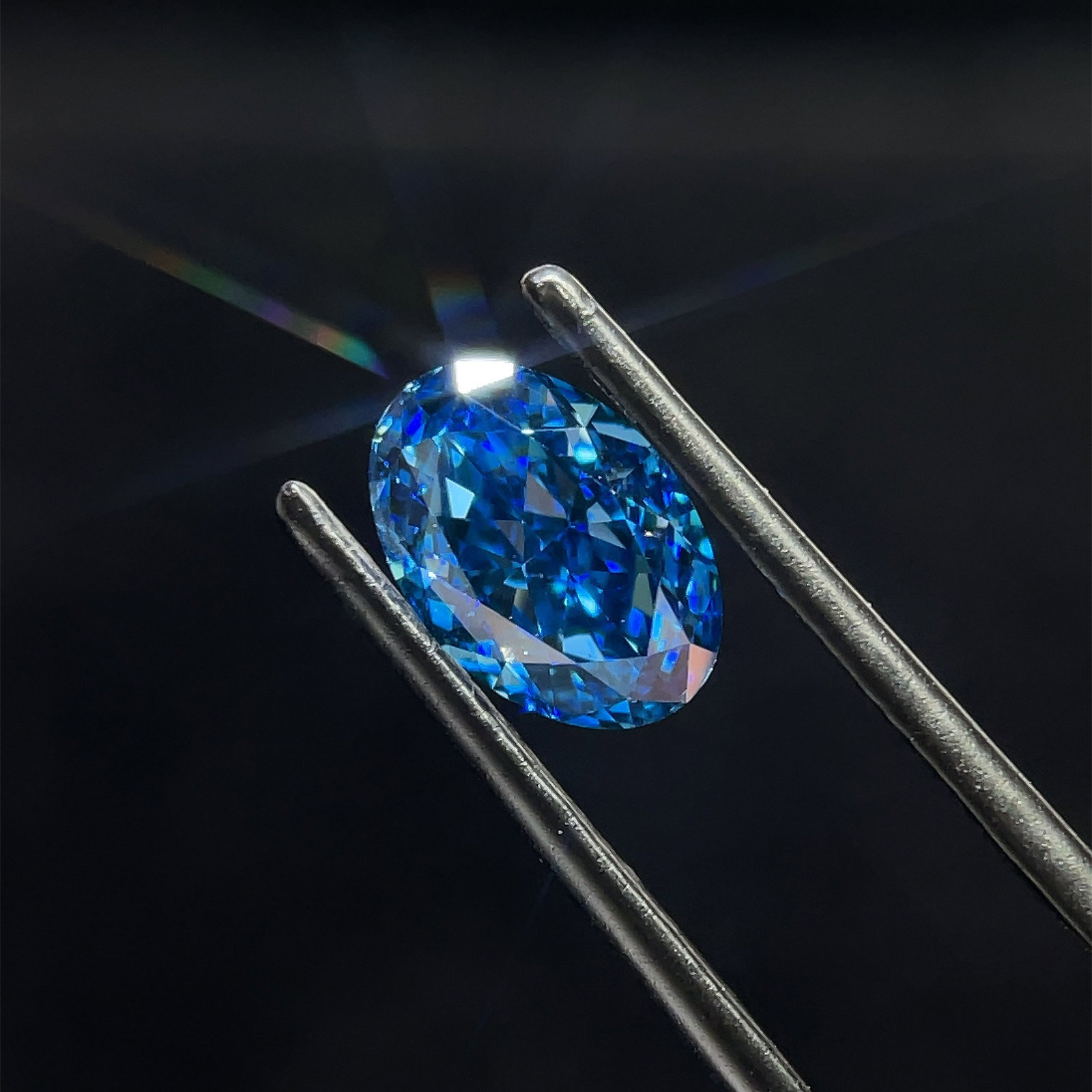 Loose Diamond - OVAL 1.87ct Blue VS2: Loose Diamond - OVAL 1.87ct Blue VS2 Source: This is a real non-mined Diamond that has been grown in a lab Shape: OVAL Carats: 1.87 Color: Blue Certification: NONE The Diamond Depot Guarantee: All ite