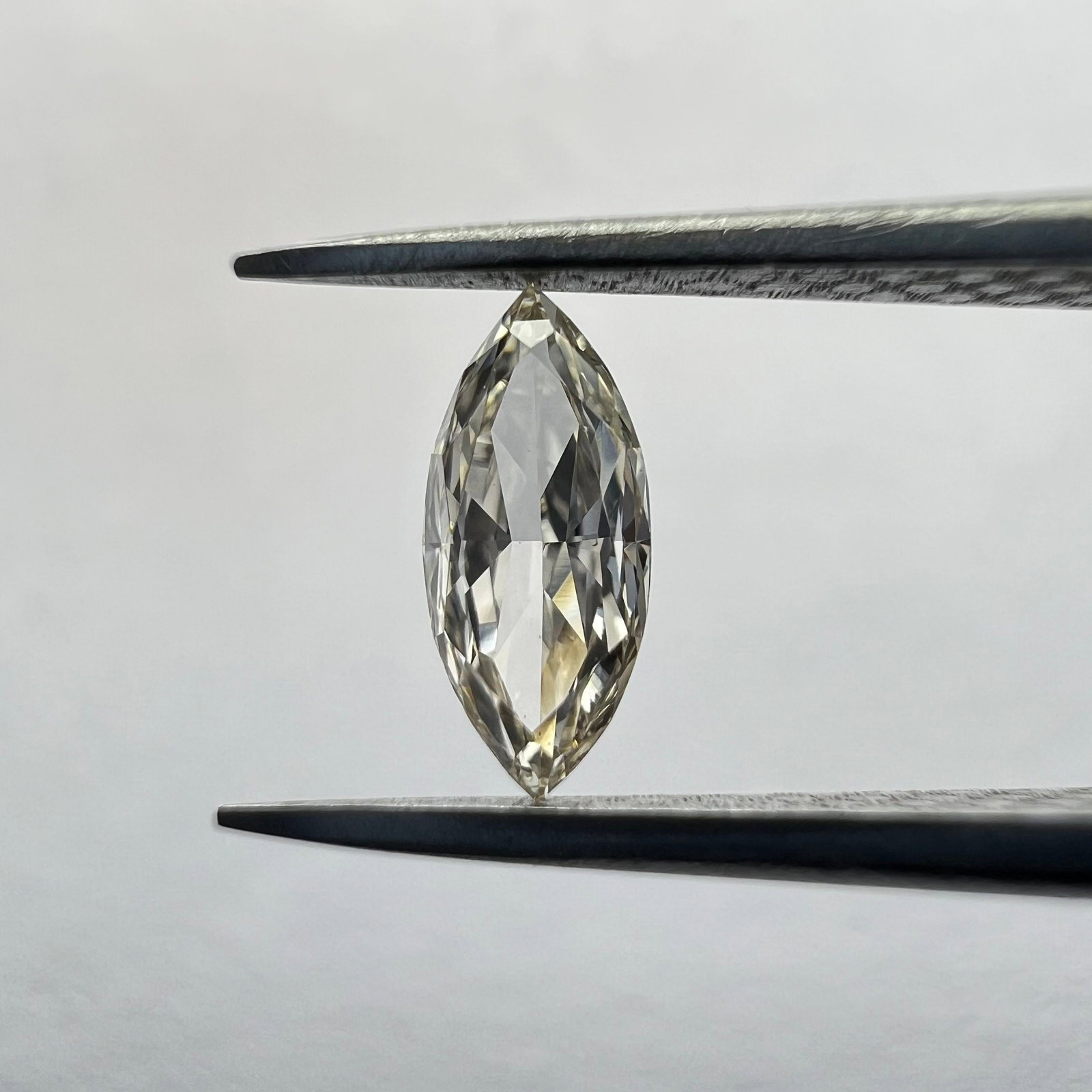 Loose Diamond - MARQUISE 0.19ct J VVS2: Loose Diamond - MARQUISE 0.19ct J VVS2 Source: This is a real non-mined Diamond that has been grown in a lab Shape: MARQUISE Carats: 0.19 Color: J Clarity: VVS2 Certification: NONE The Diamond Depot