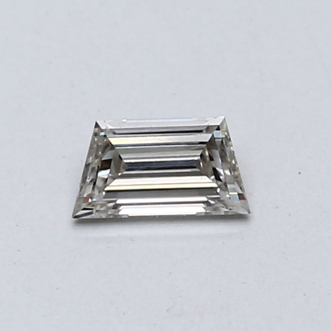 Loose Diamond - TRAPEZOID 0.3ct H VS1: Loose Diamond - TRAPEZOID 0.3ct H VS1 Source: This is a real non-mined Diamond that has been grown in a lab Shape: TRAPEZOID Carats: 0.3 Color: H Clarity: VS1 Certification: NONE Video: