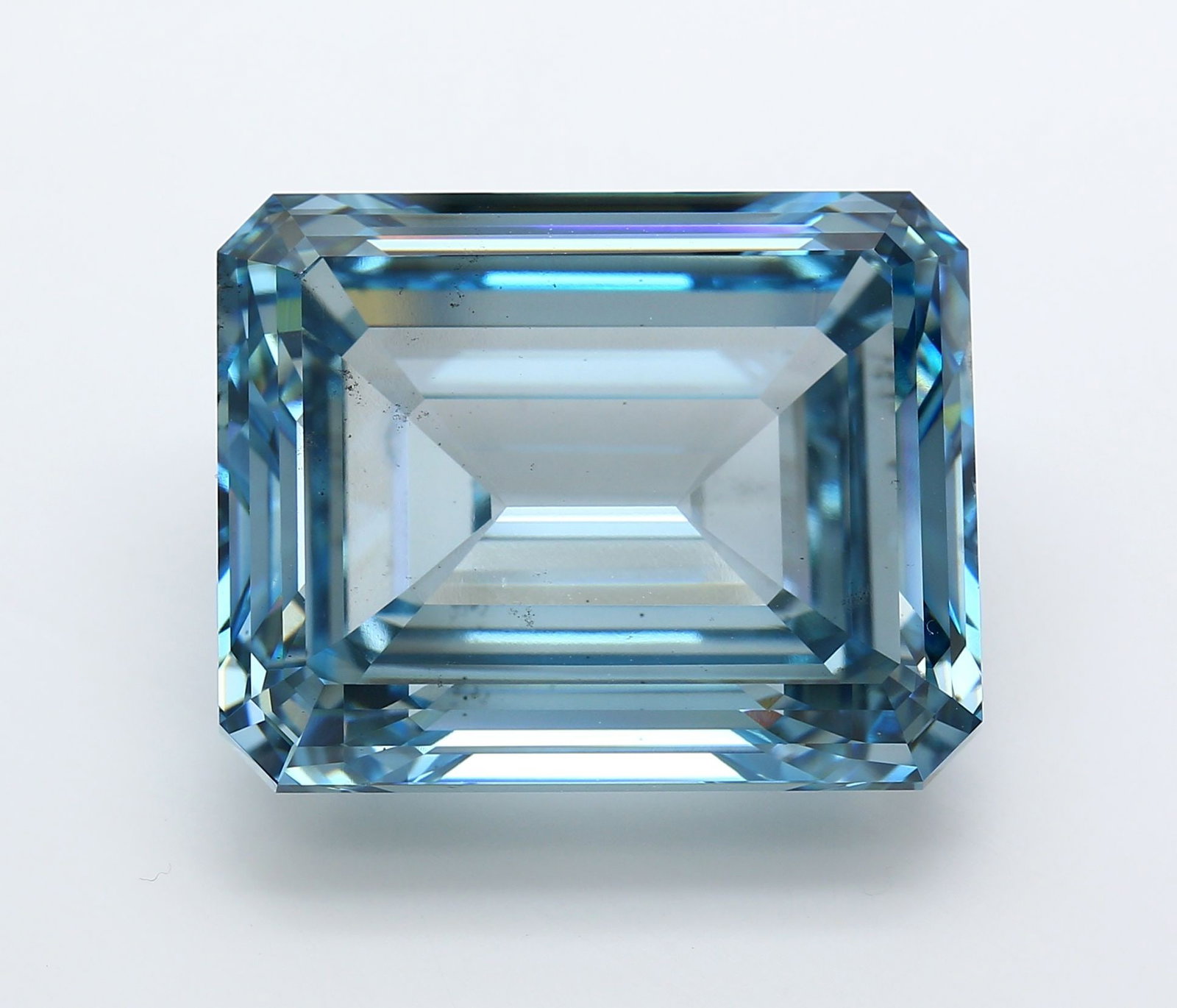 Loose Diamond - EMERALD 50.02ct Fancy Vivid Blue VS2: Loose Diamond - EMERALD 50.02ct Fancy Vivid Blue VS2 Source: This is a real non-mined Diamond that has been grown in a lab Shape: EMERALD Carats: 50.02 Color: Fancy Vivid Blue Certification: IGI Video