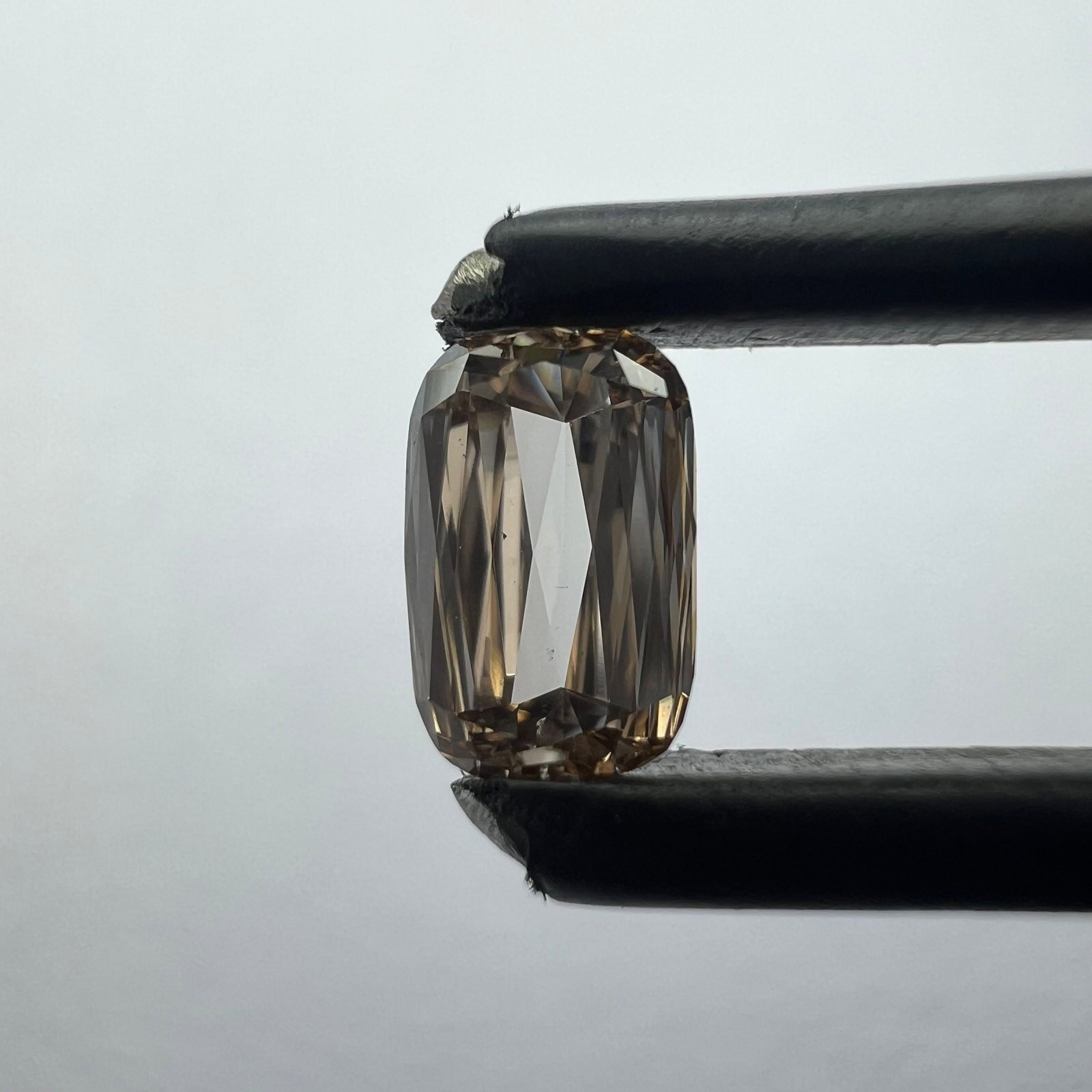 Loose Diamond - CUSHION BRILLIANT 0.33ct Orange VS1: Loose Diamond - CUSHION BRILLIANT 0.33ct Orange VS1 Source: This is a real non-mined Diamond that has been grown in a lab Shape: CUSHION BRILLIANT Carats: 0.33 Color: Orange Certification: NONE The Di