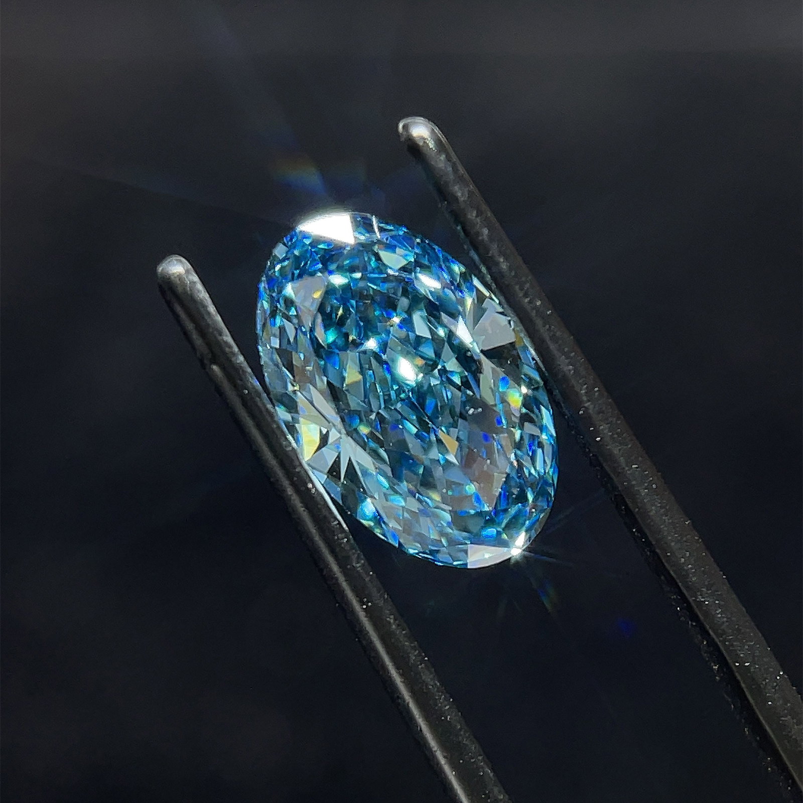 Loose Diamond - OVAL 3.0ct Blue VS2: Loose Diamond - OVAL 3.0ct Blue VS2 Source: This is a real non-mined Diamond that has been grown in a lab Shape: OVAL Carats: 3.0 Color: Blue Certification: NONE The Diamond Depot Guarantee: All items
