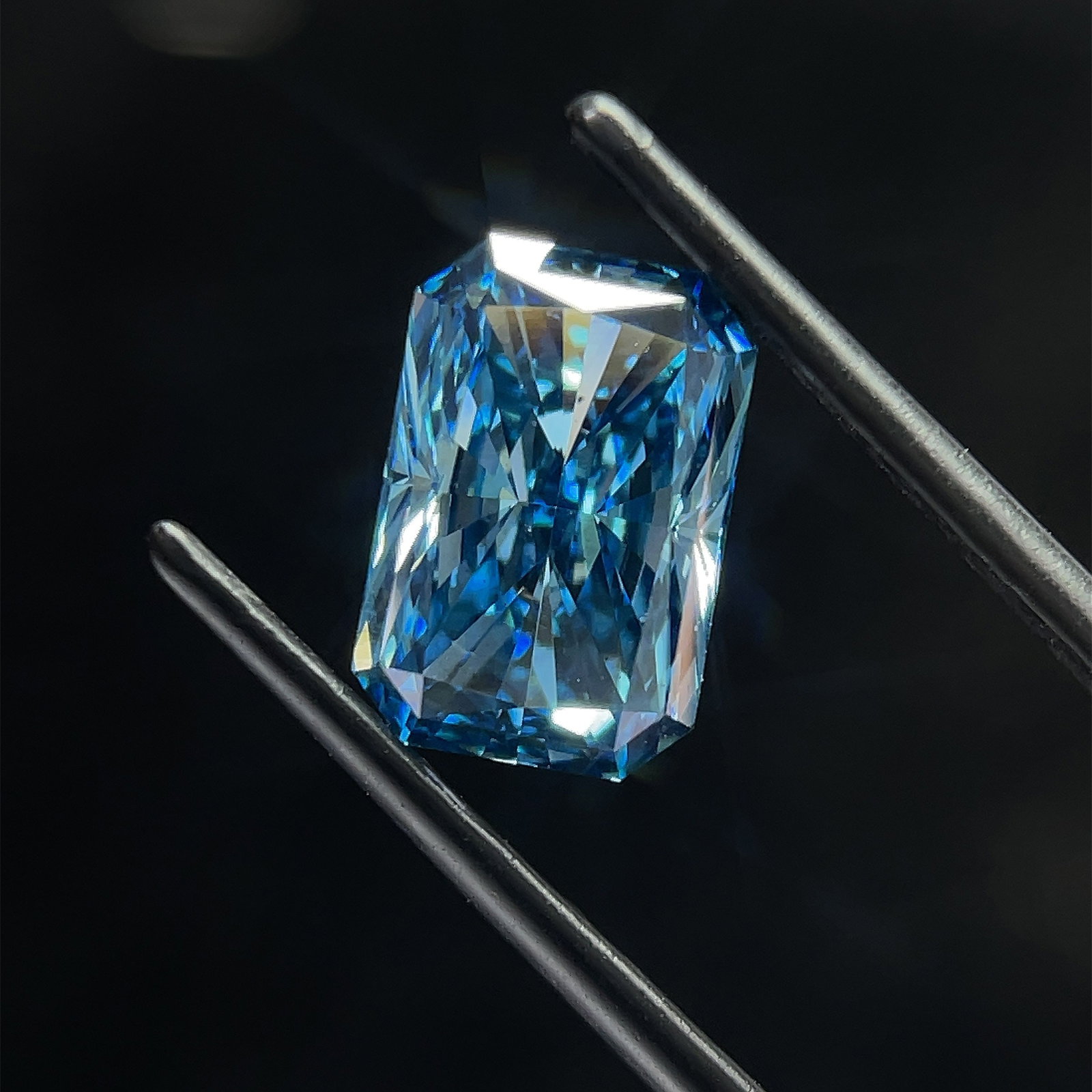 Loose Diamond - RADIANT 2.91ct Blue VS2 (1 of 1)