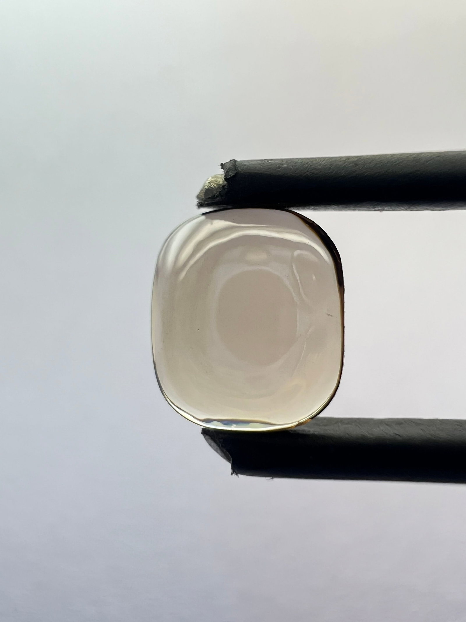 Loose Diamond - CUSHION BRILLIANT 0.9ct Brown VS1: Loose Diamond - CUSHION BRILLIANT 0.9ct Brown VS1 Source: This is a real non-mined Diamond that has been grown in a lab Shape: CUSHION BRILLIANT Carats: 0.9 Color: Brown Certification: NONE The Diamon