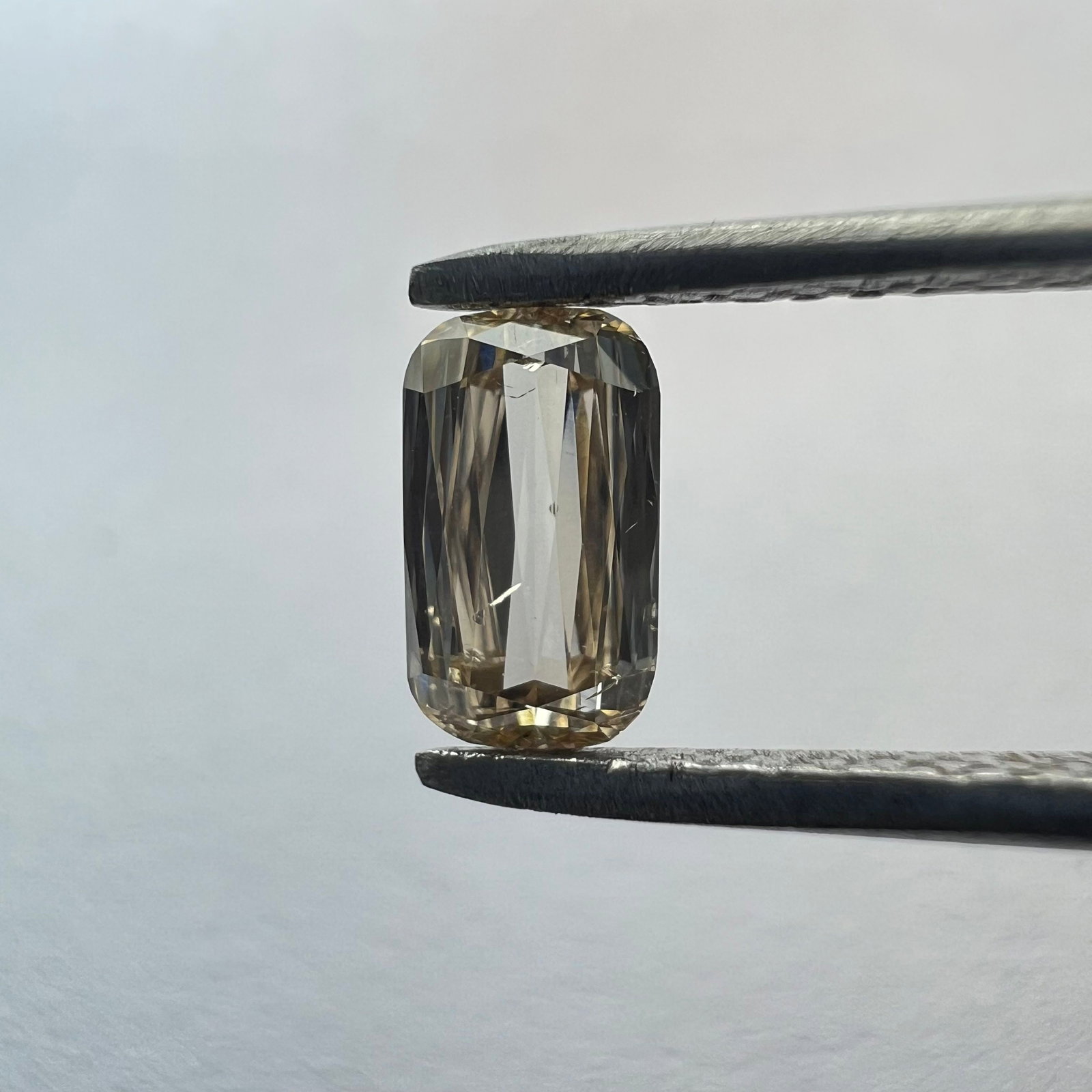 Loose Diamond - CUSHION BRILLIANT 0.41ct Brown SI2: Loose Diamond - CUSHION BRILLIANT 0.41ct Brown SI2 Source: This is a real non-mined Diamond that has been grown in a lab Shape: CUSHION BRILLIANT Carats: 0.41 Color: Brown Certification: NONE The Diam