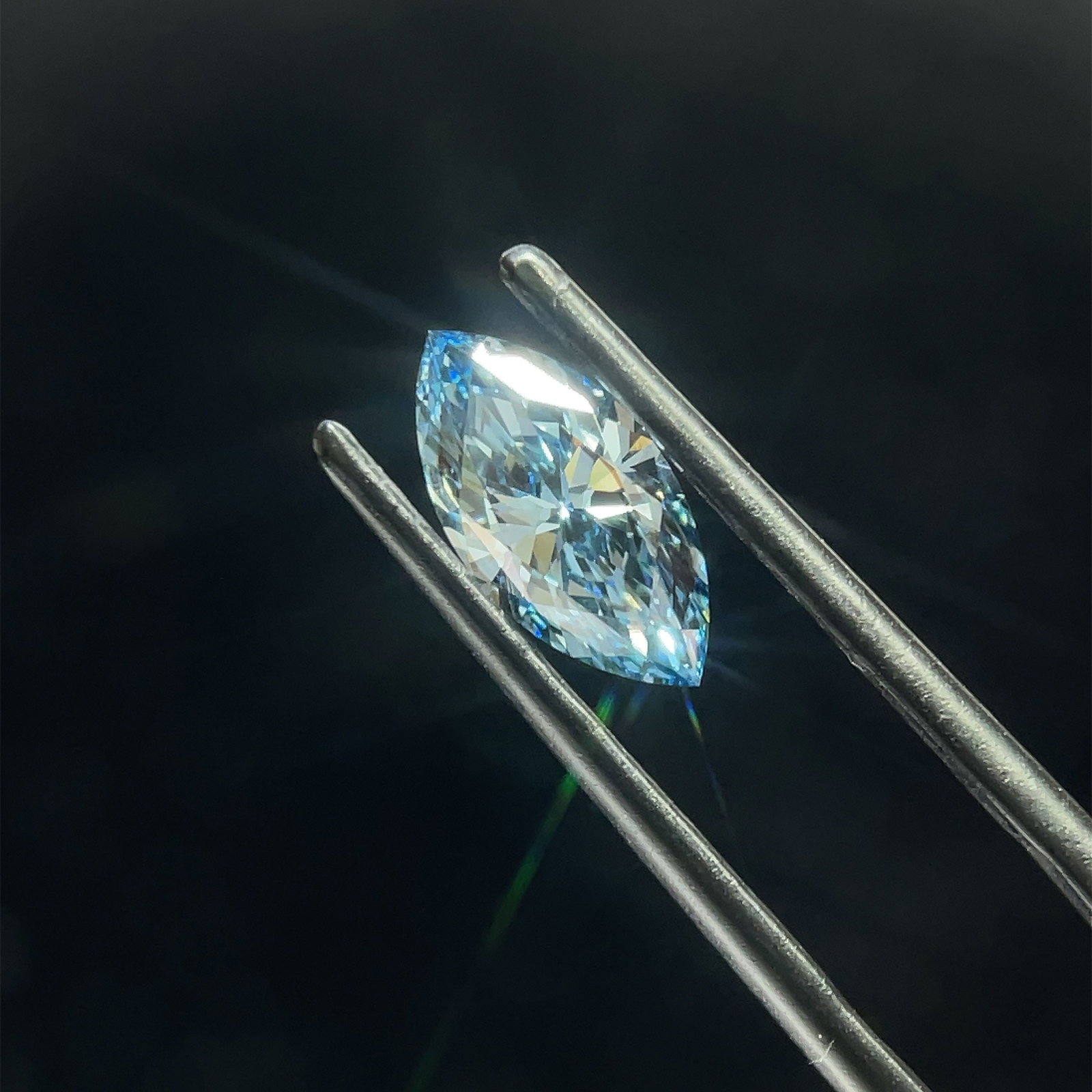 Loose Diamond - MARQUISE 1.08ct Blue VS2: Loose Diamond - MARQUISE 1.08ct Blue VS2 Source: This is a real non-mined Diamond that has been grown in a lab Shape: MARQUISE Carats: 1.08 Color: Blue Certification: NONE The Diamond Depot Guarantee: