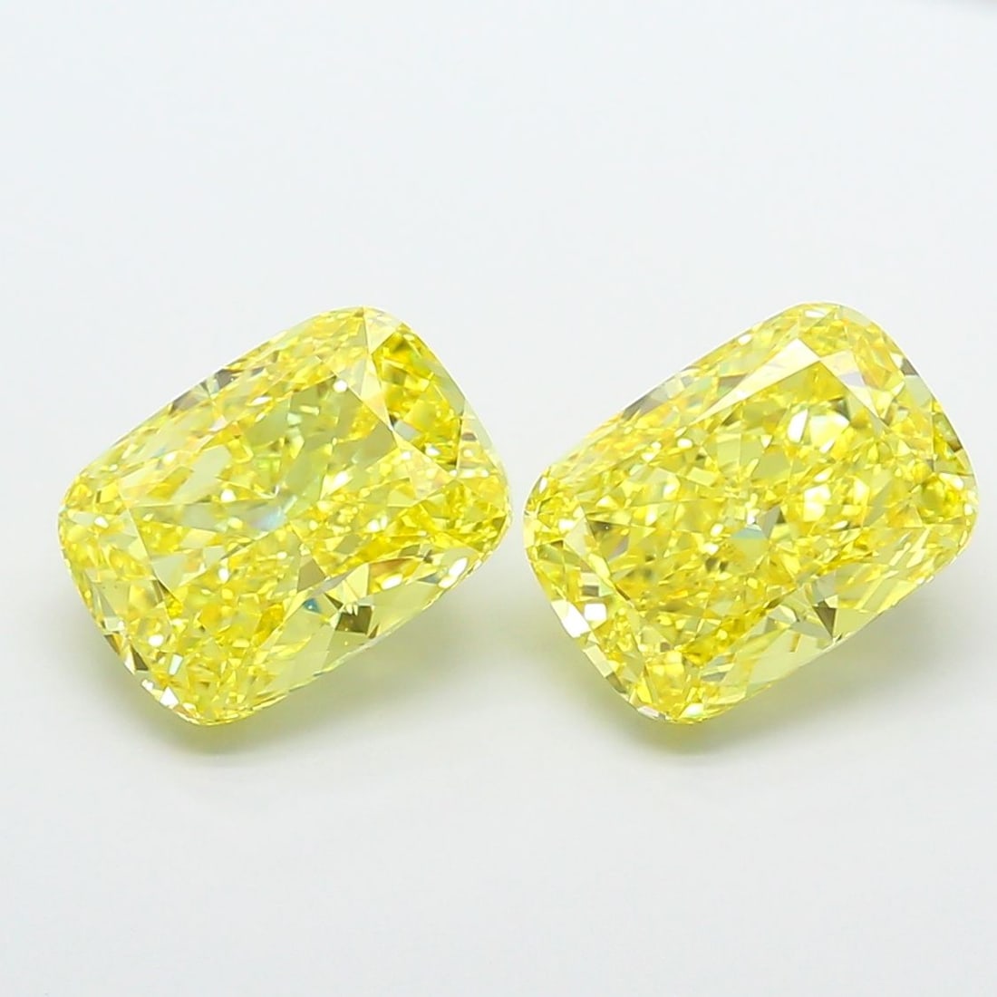 Loose Diamond - CUSHION MODIFIED 4.58ct Fancy Vivid Yellow VVS2: Loose Diamond - CUSHION MODIFIED 4.58ct Fancy Vivid Yellow VVS2 Source: This is a real non-mined Diamond that has been grown in a lab Shape: CUSHION MODIFIED Carats: 4.58 Color: Fancy Vivid Yellow Cer