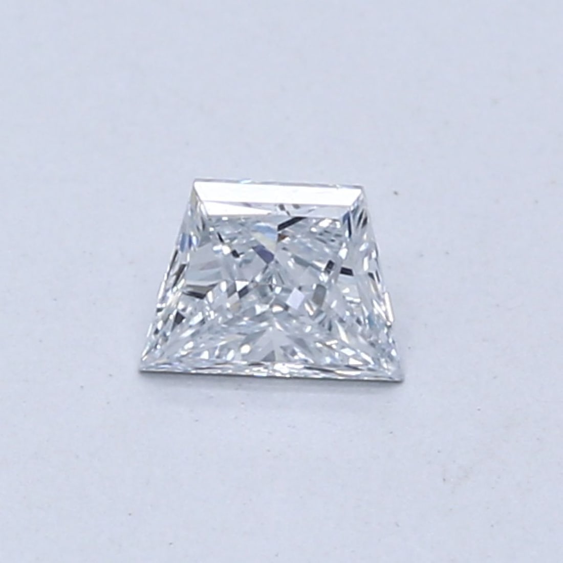 Loose Diamond - TRAPEZOID 0.31ct Light Blue VVS2: Loose Diamond - TRAPEZOID 0.31ct Light Blue VVS2 Source: This is a real non-mined Diamond that has been grown in a lab Shape: TRAPEZOID Carats: 0.31 Color: Light Blue Certification: NONE Video: