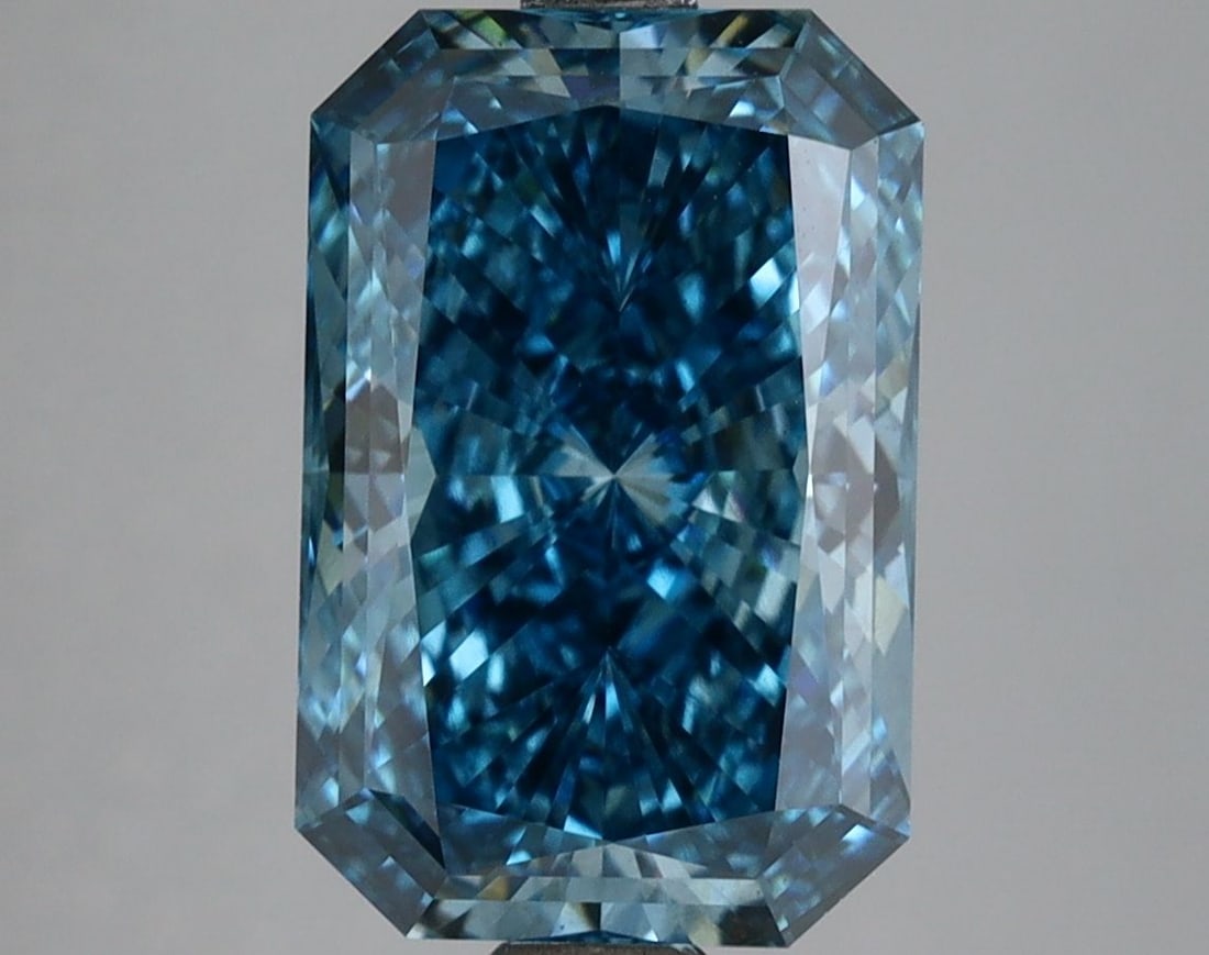 Loose Diamond - RADIANT 4.53ct Fancy Vivid Blue VS1: Loose Diamond - RADIANT 4.53ct Fancy Vivid Blue VS1 Source: This is a real non-mined Diamond that has been grown in a lab Shape: RADIANT Carats: 4.53 Color: Fancy Vivid Blue Certification: IGI Video: