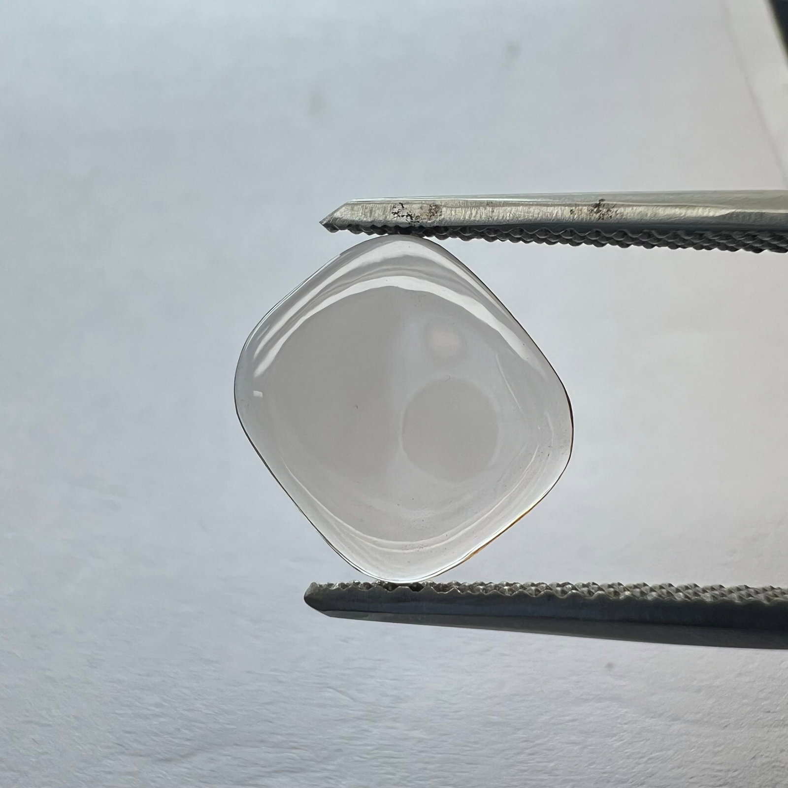 Loose Diamond - CUSHION BRILLIANT 2.32ct Pink VS1: Loose Diamond - CUSHION BRILLIANT 2.32ct Pink VS1 Source: This is a real non-mined Diamond that has been grown in a lab Shape: CUSHION BRILLIANT Carats: 2.32 Color: Pink Certification: NONE The Diamon
