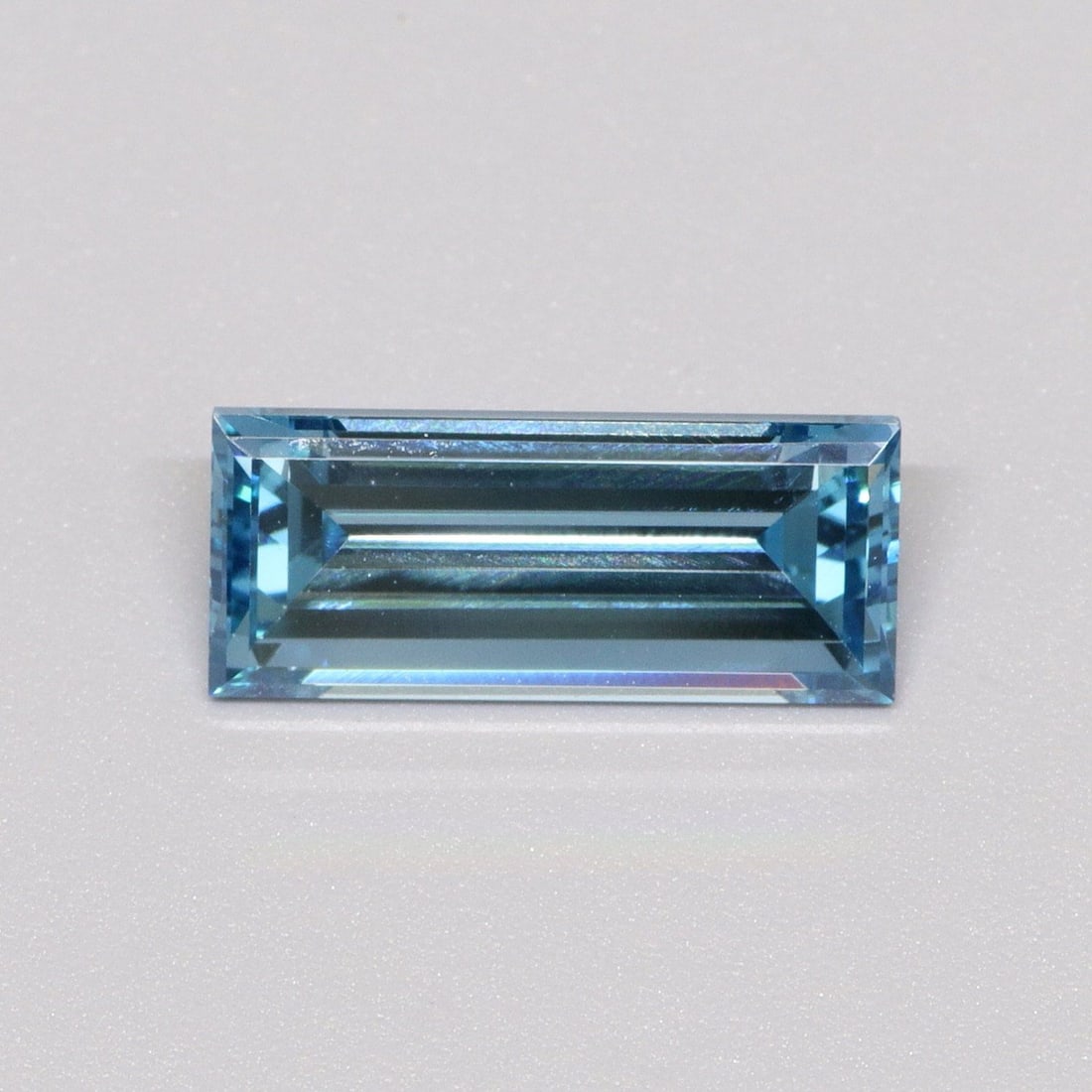 Loose Diamond - BAGUETTE 1.02ct Fancy Vivid Blue VS1: Loose Diamond - BAGUETTE 1.02ct Fancy Vivid Blue VS1 Source: This is a real non-mined Diamond that has been grown in a lab Shape: BAGUETTE Carats: 1.02 Color: Fancy Vivid Blue Certification: IGI Video