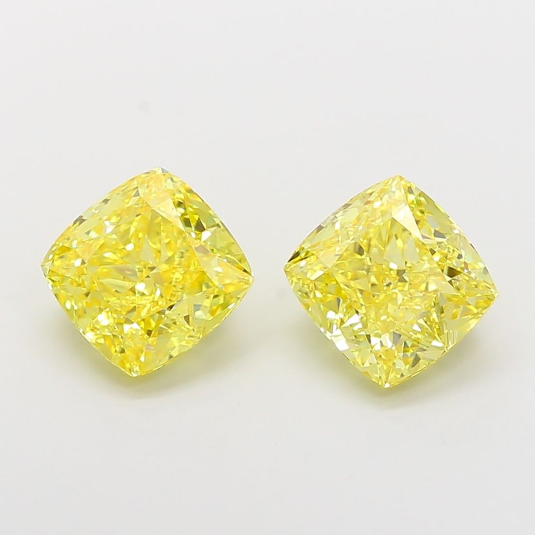 Loose Diamond - CUSHION MODIFIED 3.0ct Fancy Vivid Yellow VS1: Loose Diamond - CUSHION MODIFIED 3.0ct Fancy Vivid Yellow VS1 Source: This is a real non-mined Diamond that has been grown in a lab Shape: CUSHION MODIFIED Carats: 3.0 Color: Fancy Vivid Yellow Certif