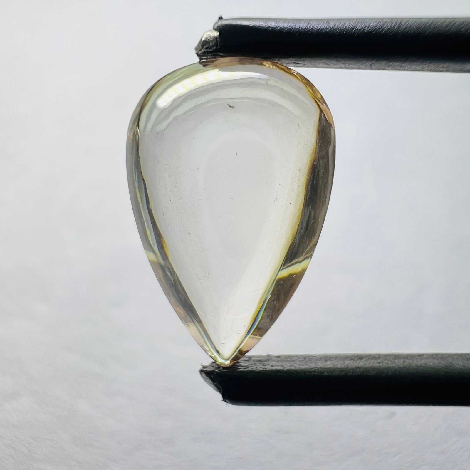 Loose Diamond - PEAR 2.56ct Brown VS2: Loose Diamond - PEAR 2.56ct Brown VS2 Source: This is a real non-mined Diamond that has been grown in a lab Shape: PEAR Carats: 2.56 Color: Brown Certification: NONE Video: