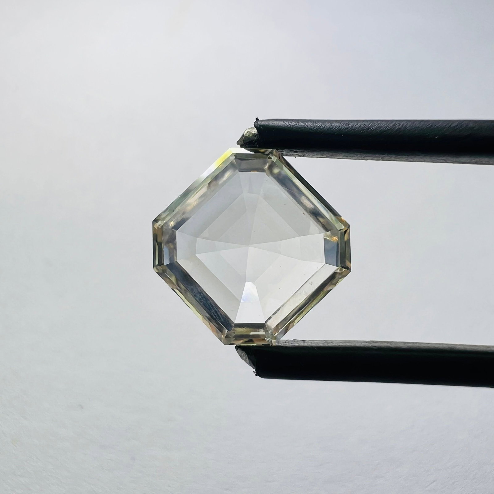 Loose Diamond - SQUARE 1.5ct Brown VS1: Loose Diamond - SQUARE 1.5ct Brown VS1 Source: This is a real non-mined Diamond that has been grown in a lab Shape: SQUARE Carats: 1.5 Color: Brown Certification: NONE The Diamond Depot Guarantee:
