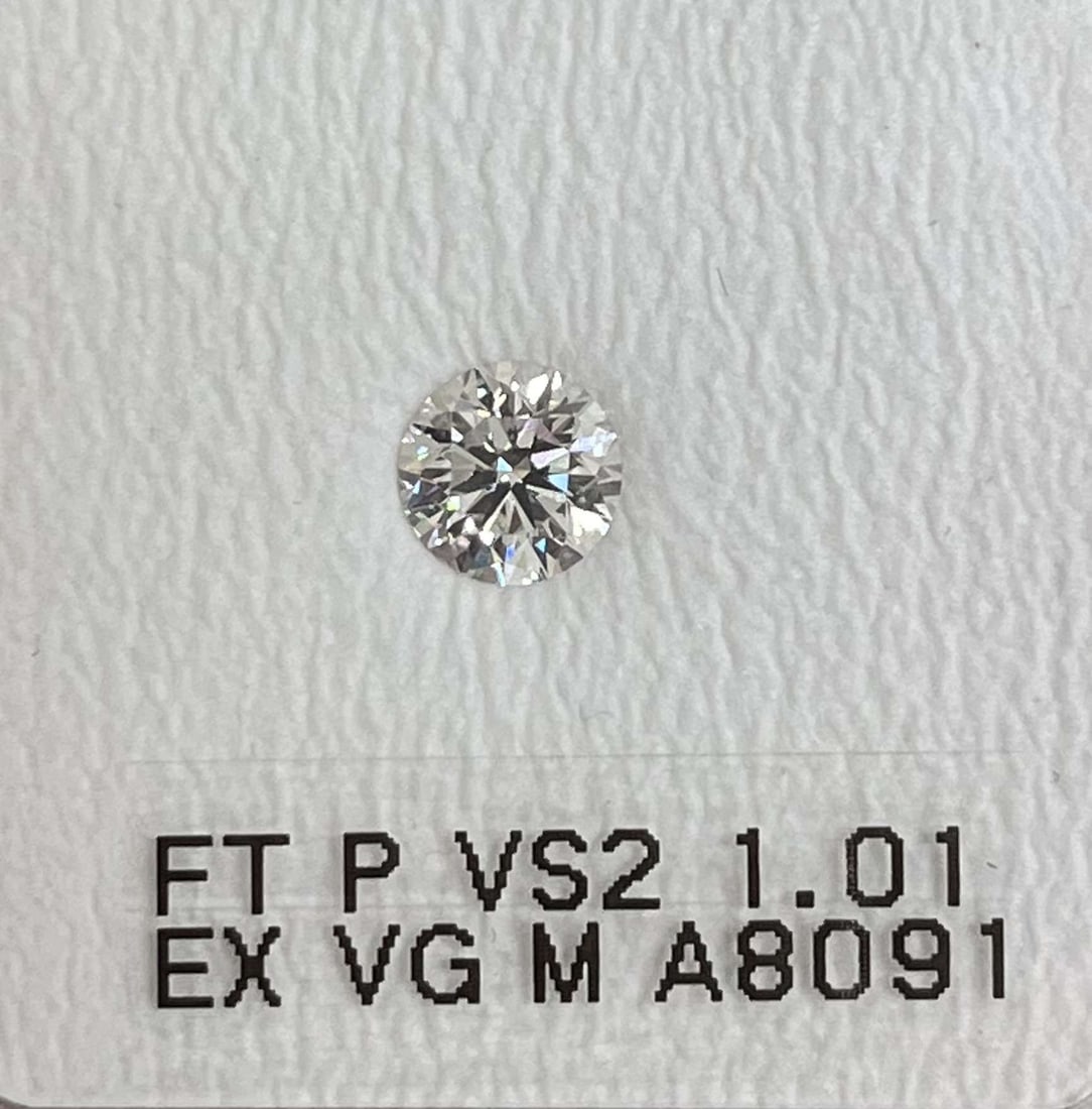 Loose Diamond - ROUND 1.01ct Faint Pink VS2: Loose Diamond - ROUND 1.01ct Faint Pink VS2 Source: Natural Shape: ROUND Carats: 1.01 Color: Faint Pink Certification: GIA Video:
