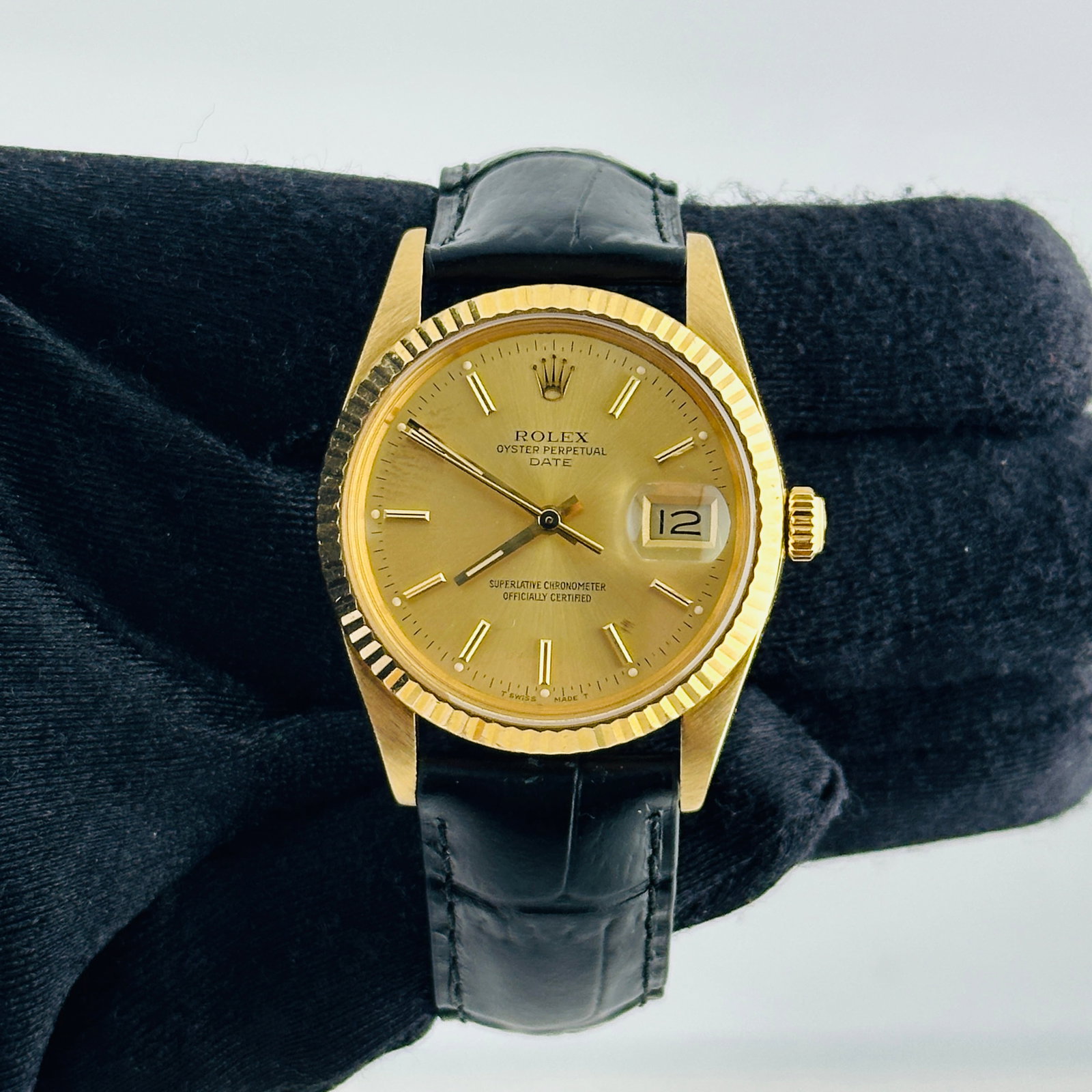 Rolex Oyster Perpetual Date 15038 Champagne Dial Leather Band: Rolex Oyster Perpetual Date 15038 Champagne Dial Leather Band This Rolex Oyster Perpetual Date features a champagne stick dial and a fluted bezel, offering a classic and sophisticated look. The watch 