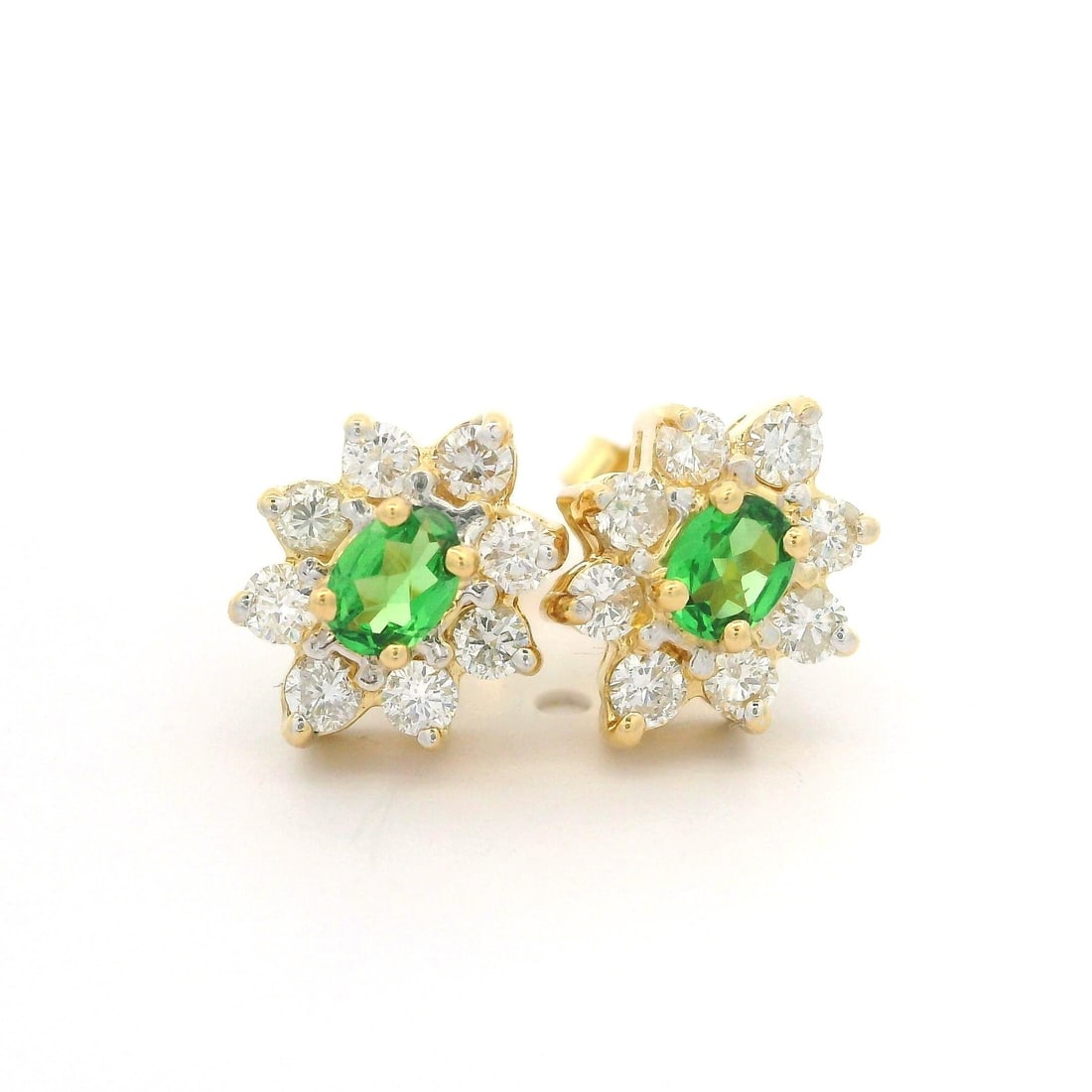 18k Yellow Gold Tsavorite Diamond Halo Cluster Stud Earrings 0.80ctw: 18k Yellow Gold Tsavorite Diamond Halo Cluster Stud Earrings 0.80ctw Elevate your style with these exquisite 18k Yellow Gold Tsavorite and Diamond Halo Cluster Stud Earrings. Featuring two stunning ov