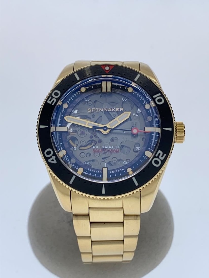 Spinnaker Gold Stainless Steel Men's Wristwatch SP-5095: Spinnaker Gold Stainless Steel Men's Wristwatch SP-5095 This SPINNAKER SP-5095 men's wristwatch features a gold-tone stainless steel case and band, offering a classic and durable design. The watch is 