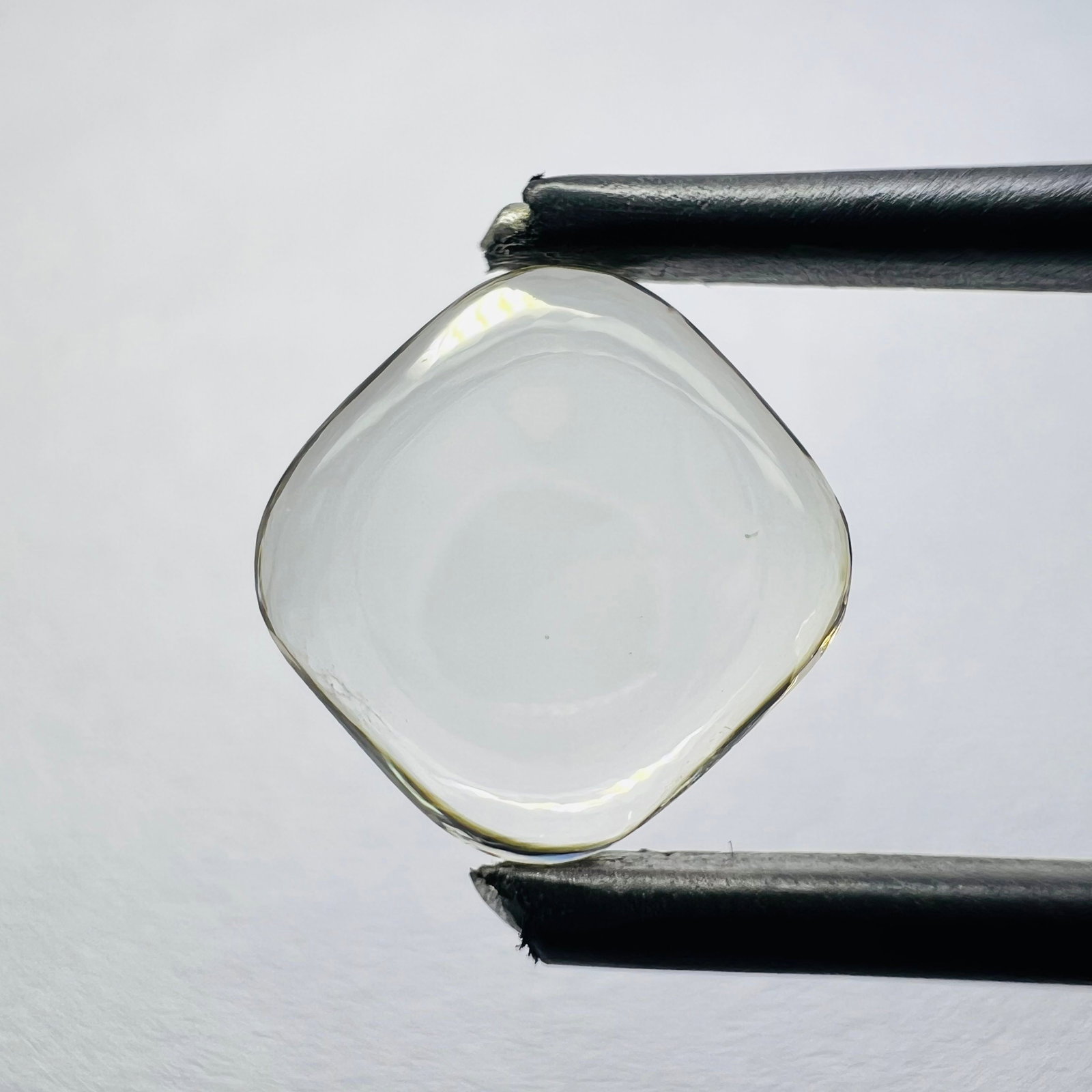 Loose Diamond - CUSHION BRILLIANT 1.84ct Brown VS1: Loose Diamond - CUSHION BRILLIANT 1.84ct Brown VS1 Source: This is a real non-mined Diamond that has been grown in a lab Shape: CUSHION BRILLIANT Carats: 1.84 Color: Brown Certification: NONE The Diam