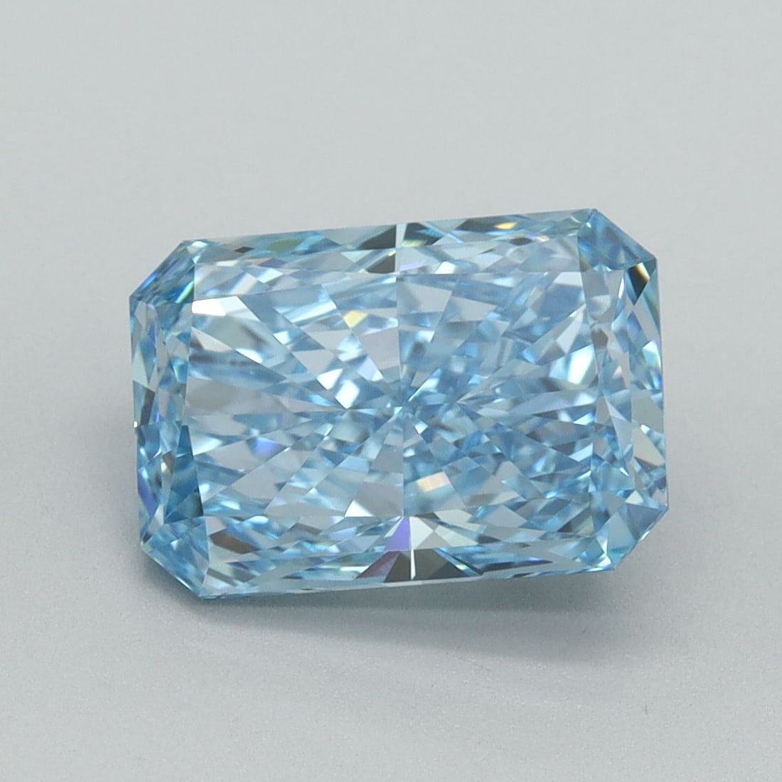 Loose Diamond - RADIANT 3.02ct Fancy Vivid Blue VVS2: Loose Diamond - RADIANT 3.02ct Fancy Vivid Blue VVS2 Source: This is a real non-mined Diamond that has been grown in a lab Shape: RADIANT Carats: 3.02 Color: Fancy Vivid Blue Certification: IGI Video: