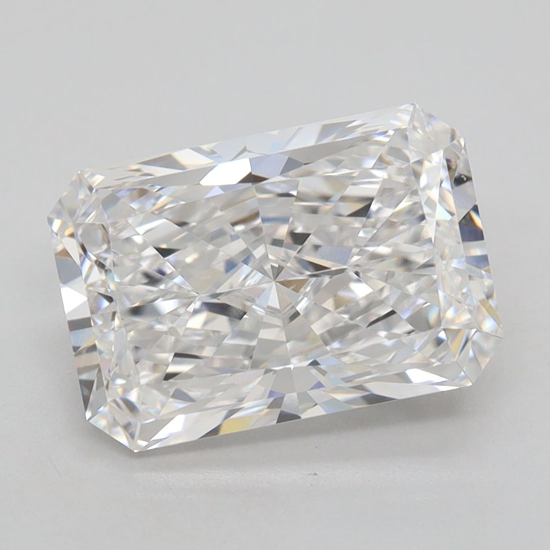 Loose Diamond - RADIANT 2.83ct D VVS2: Loose Diamond - RADIANT 2.83ct D VVS2 Source: This is a real non-mined Diamond that has been grown in a lab Shape: RADIANT Carats: 2.83 Color: D Clarity: VVS2 Certification: GIA Video: