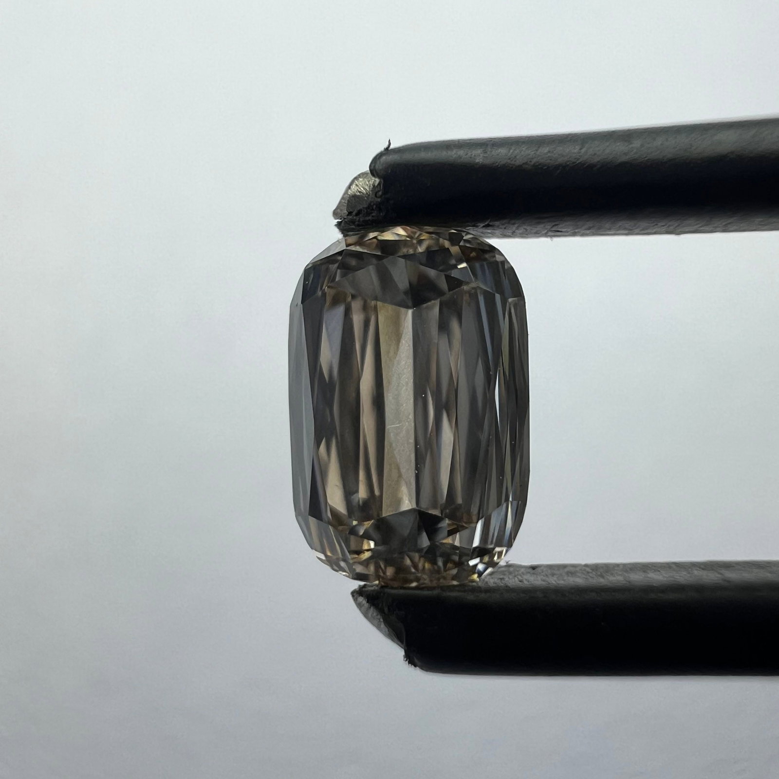 Loose Diamond - CUSHION BRILLIANT 0.65ct Brown VVS2: Loose Diamond - CUSHION BRILLIANT 0.65ct Brown VVS2 Source: This is a real non-mined Diamond that has been grown in a lab Shape: CUSHION BRILLIANT Carats: 0.65 Color: Brown Certification: NONE The Dia