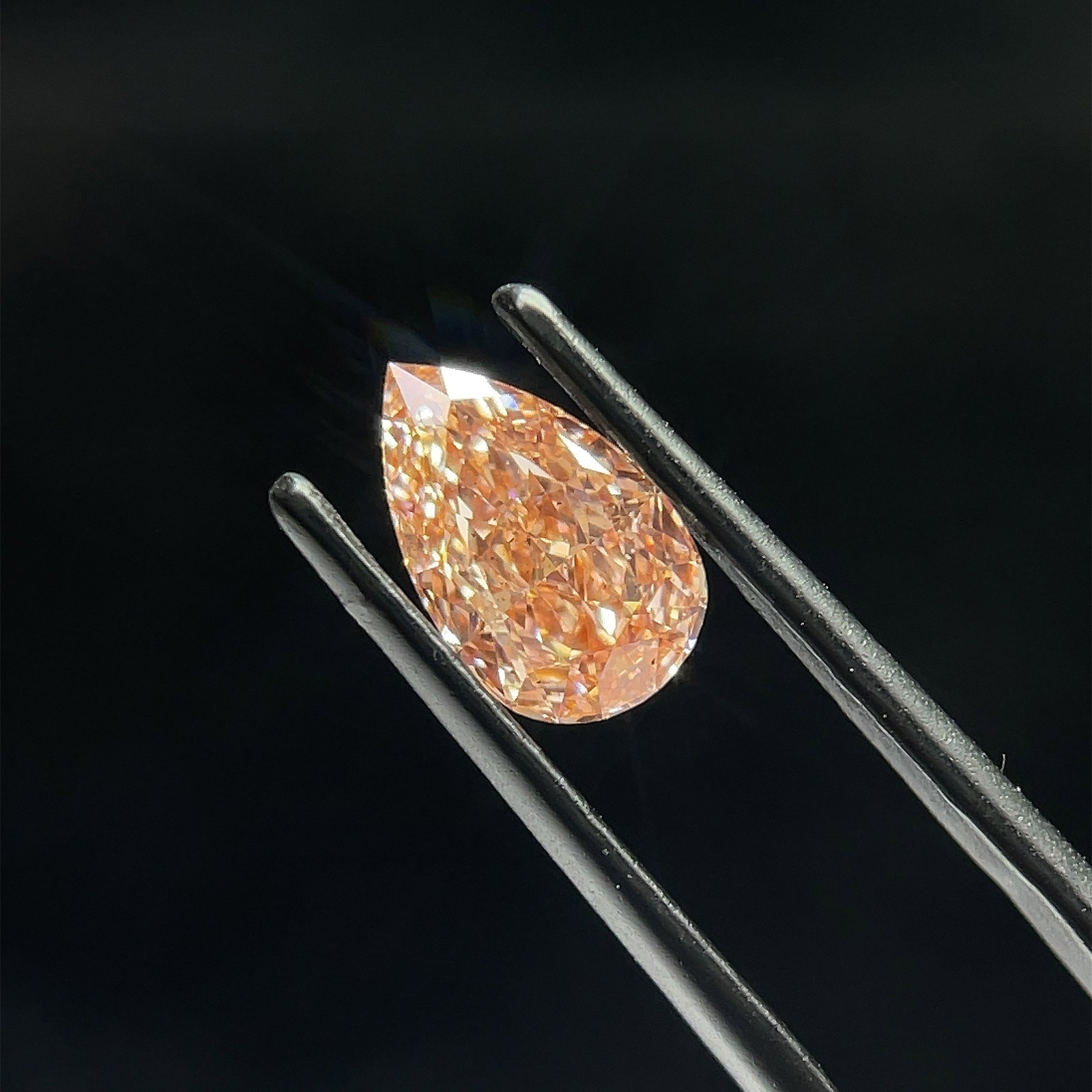 Loose Diamond - PEAR 1.5ct Pink SI1: Loose Diamond - PEAR 1.5ct Pink SI1 Source: This is a real non-mined Diamond that has been grown in a lab Shape: PEAR Carats: 1.5 Color: Pink Certification: NONE The Diamond Depot Guarantee: All items