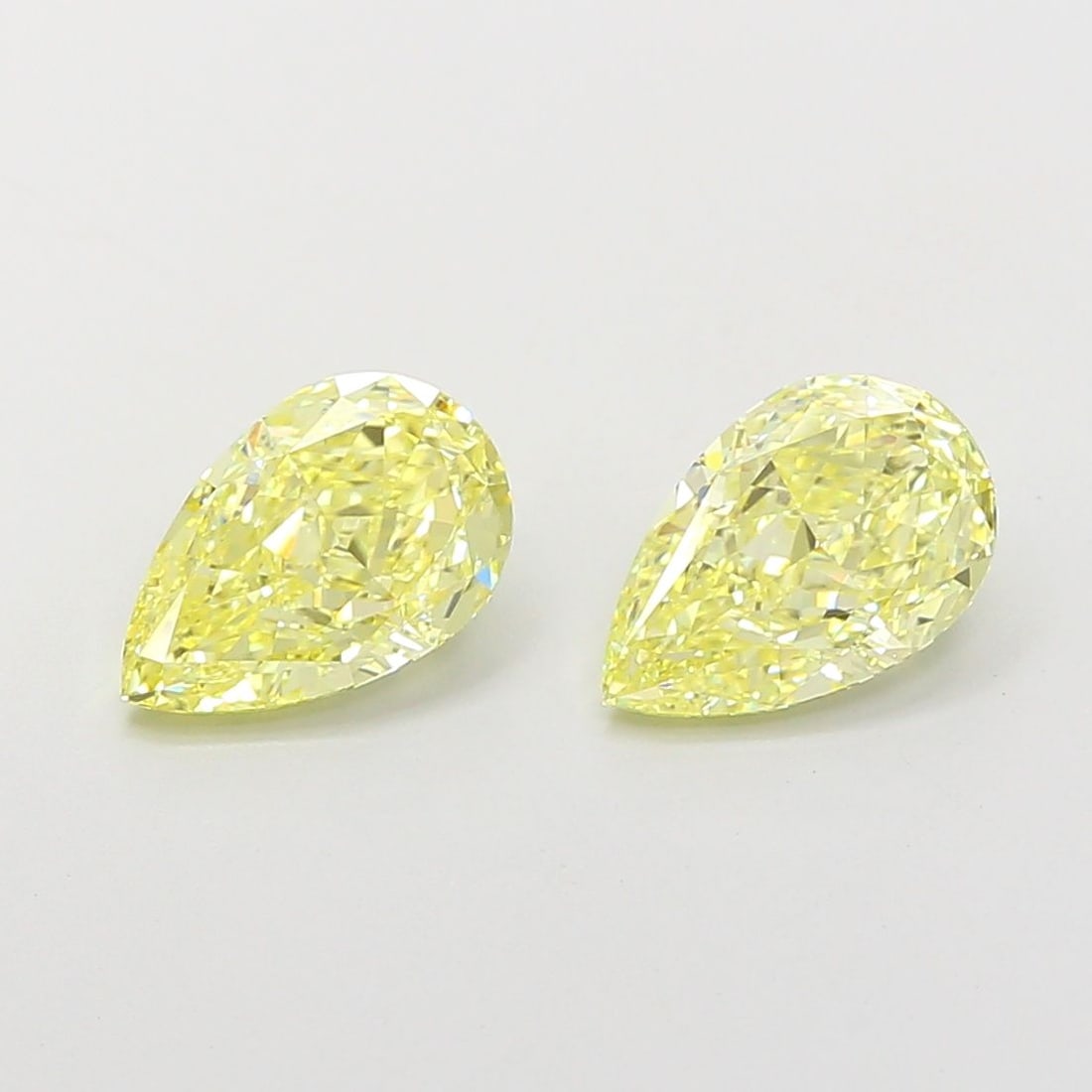 Loose Diamond - PEAR 1.6ct Fancy Intense Yellow VVS2: Loose Diamond - PEAR 1.6ct Fancy Intense Yellow VVS2 Source: This is a real non-mined Diamond that has been grown in a lab Shape: PEAR Carats: 1.6 Color: Fancy Intense Yellow Certification: IGI Video: