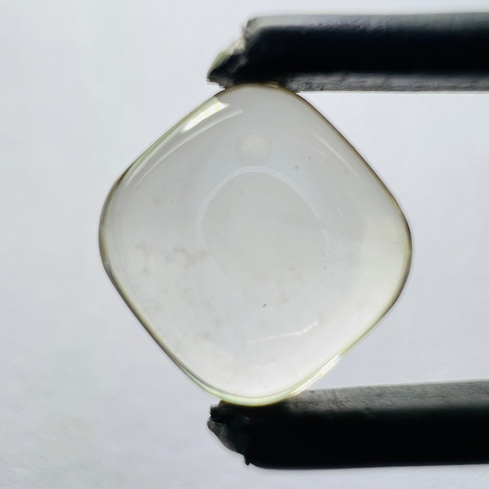 Loose Diamond - CUSHION BRILLIANT 1.13ct Brown VS1: Loose Diamond - CUSHION BRILLIANT 1.13ct Brown VS1 Source: This is a real non-mined Diamond that has been grown in a lab Shape: CUSHION BRILLIANT Carats: 1.13 Color: Brown Certification: NONE Video: