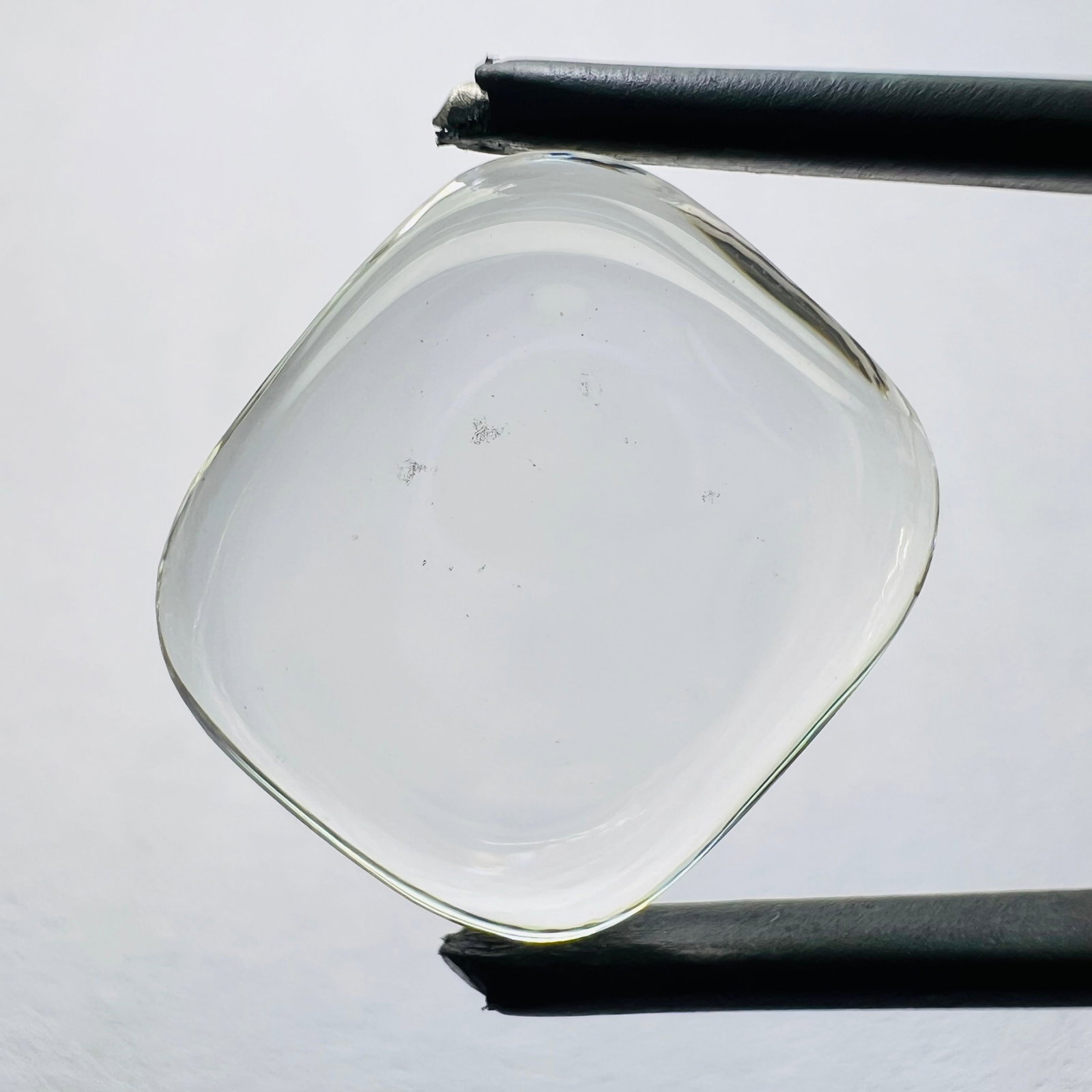 Loose Diamond - CUSHION BRILLIANT 6.55ct Brown SI2: Loose Diamond - CUSHION BRILLIANT 6.55ct Brown SI2 Source: This is a real non-mined Diamond that has been grown in a lab Shape: CUSHION BRILLIANT Carats: 6.55 Color: Brown Certification: NONE The Diam