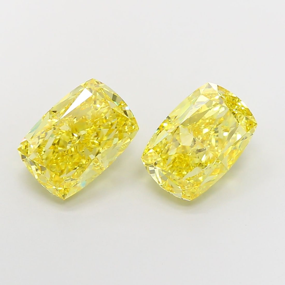 Loose Diamond - CUSHION MODIFIED 4.04ct Fancy Vivid Yellow VS1: Loose Diamond - CUSHION MODIFIED 4.04ct Fancy Vivid Yellow VS1 Source: This is a real non-mined Diamond that has been grown in a lab Shape: CUSHION MODIFIED Carats: 4.04 Color: Fancy Vivid Yellow Cert