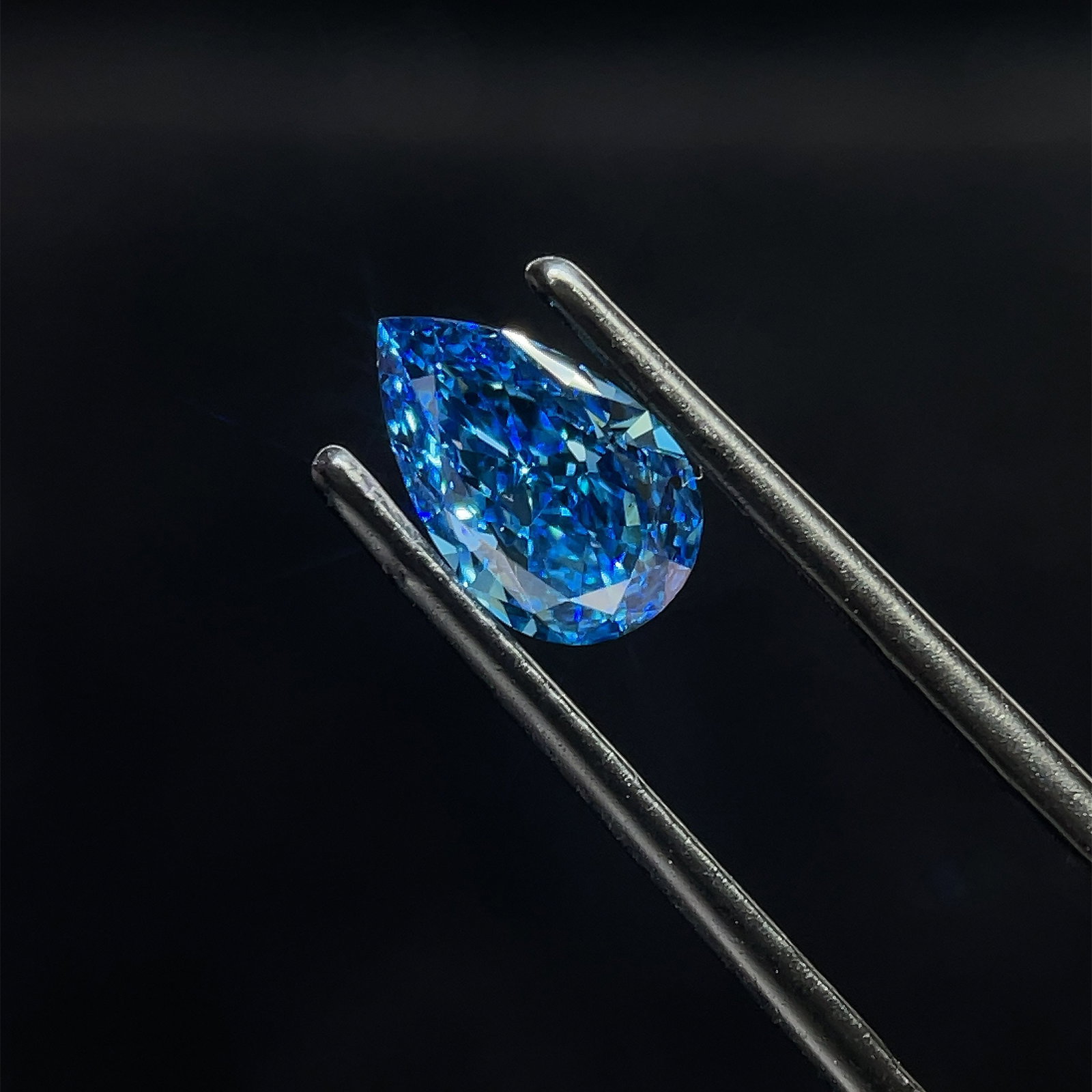 Loose Diamond - PEAR 1.19ct Blue SI1: Loose Diamond - PEAR 1.19ct Blue SI1 Source: This is a real non-mined Diamond that has been grown in a lab Shape: PEAR Carats: 1.19 Color: Blue Certification: NONE The Diamond Depot Guarantee: All ite