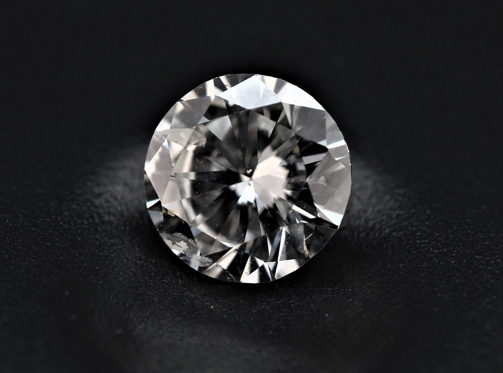Loose Diamond - ROUND 0.53ct G I1: Loose Diamond - ROUND 0.53ct G I1 Source: Natural Shape: ROUND Carats: 0.53 Color: G Clarity: I1 Certification: NONE The Diamond Depot Guarantee: All items in this auction are guaranteed to be 100% au