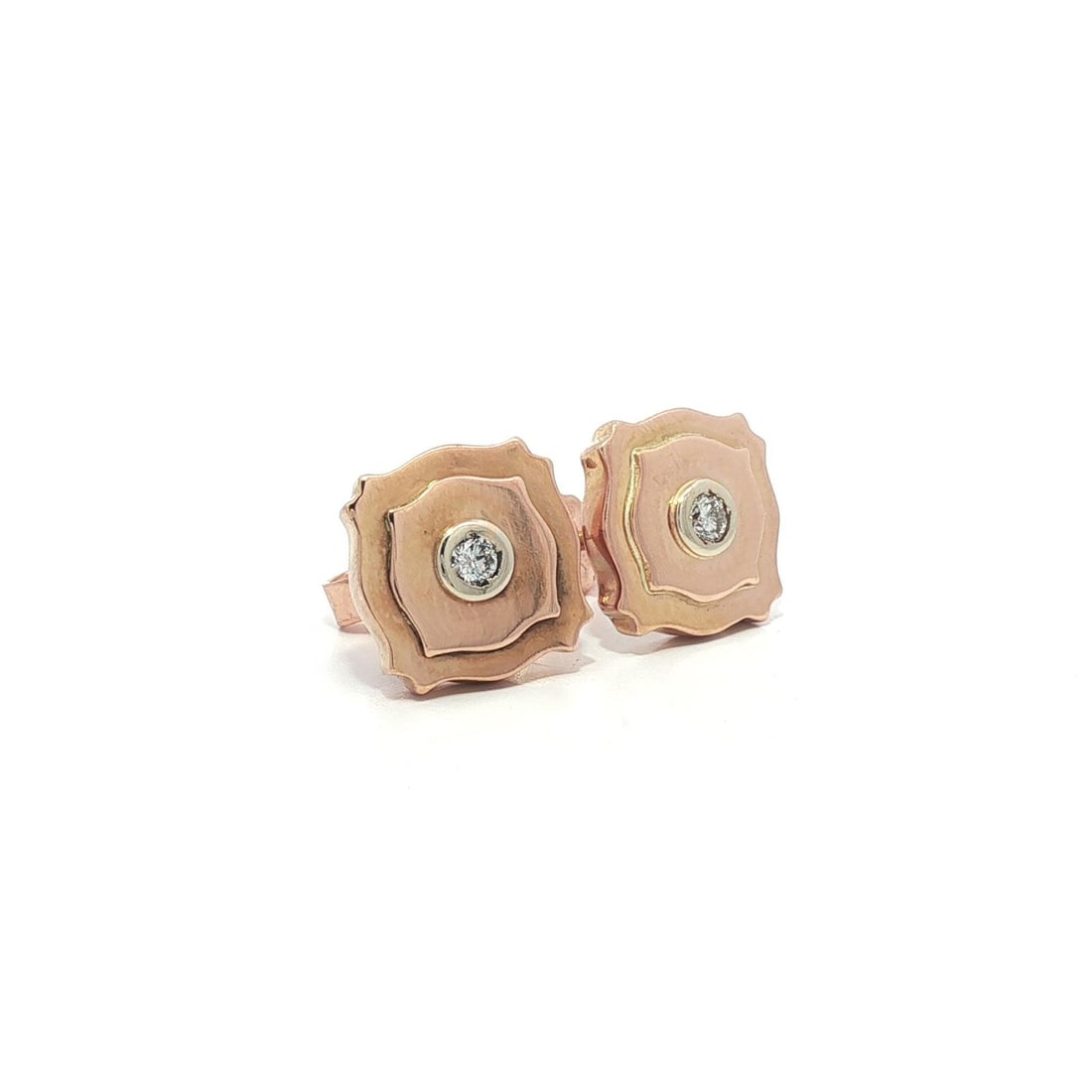 Antique 18k Rosy Yellow Gold Old Cut Diamond Stud Earrings: Antique 18k Rosy Yellow Gold Old Cut Diamond Stud Earrings These exquisite antique stud earrings feature a unique design crafted from 18k solid rosy yellow gold. Each earring is adorned with two natur