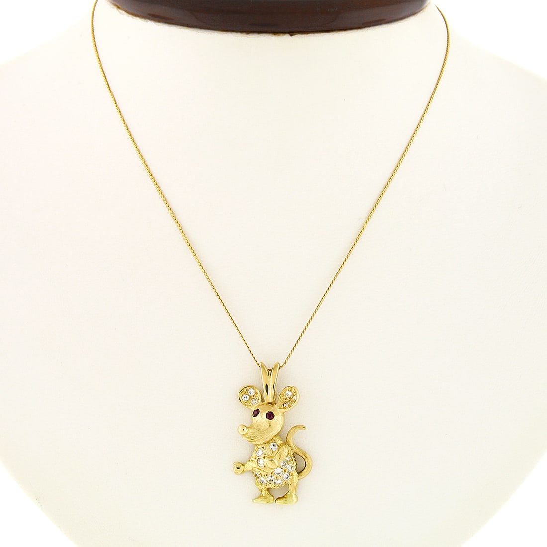 14K Yellow Gold 0.56ctw Diamond Ruby Mouse Pendant Necklace: 14K Yellow Gold 0.56ctw Diamond Ruby Mouse Pendant Necklace This exquisite pendant necklace is crafted from solid 14K yellow gold, featuring a delightful mouse design that showcases meticulous craftsm