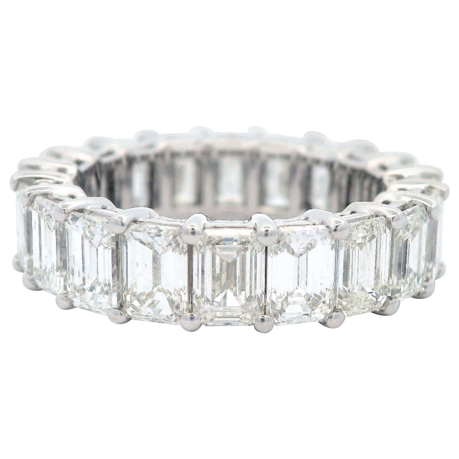 6.17ct Emerald Cut Diamond Eternity Band 18k White Gold: 6.17ct Emerald Cut Diamond Eternity Band 18k White Gold This stunning emerald cut diamond eternity band features 20 emerald cut diamonds totaling 6.17 carats. The diamonds exhibit approximately E/F co