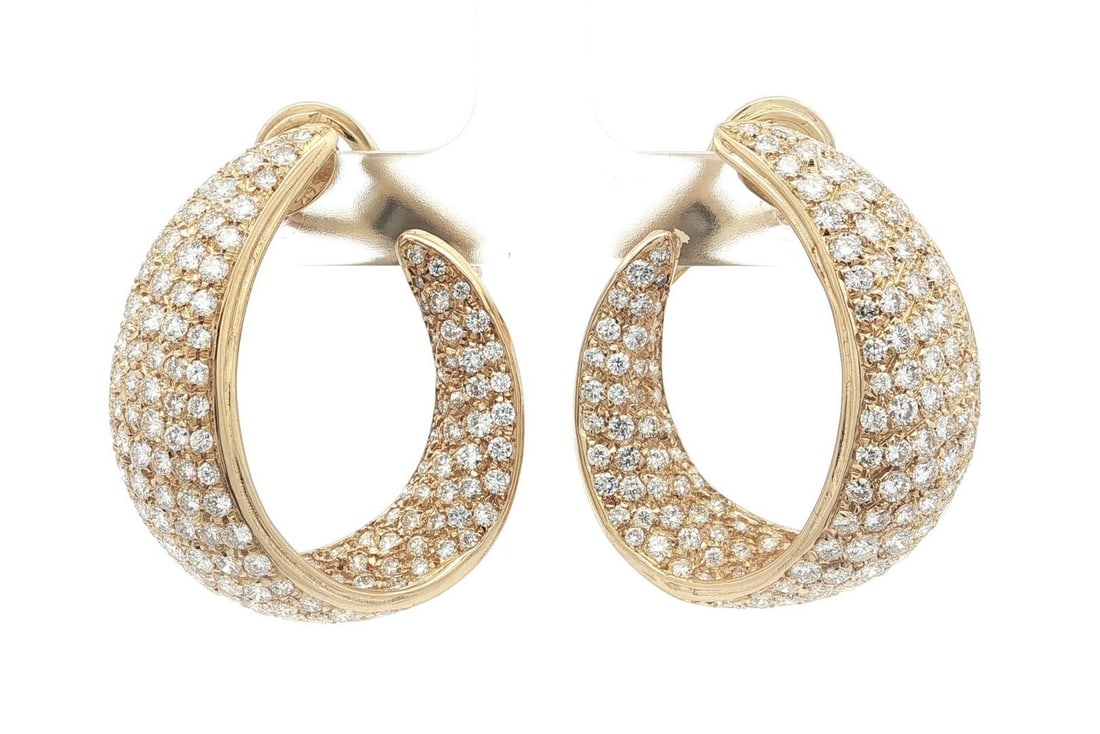 18k Gold 6ctw Pave Diamond Curved Hoop Earrings: 18k Gold 6ctw Pave Diamond Curved Hoop Earrings Elevate your jewelry collection with these stunning 18k Gold Hoop Earrings, featuring a remarkable 6 carat total weight of brilliant pave set diamonds. 