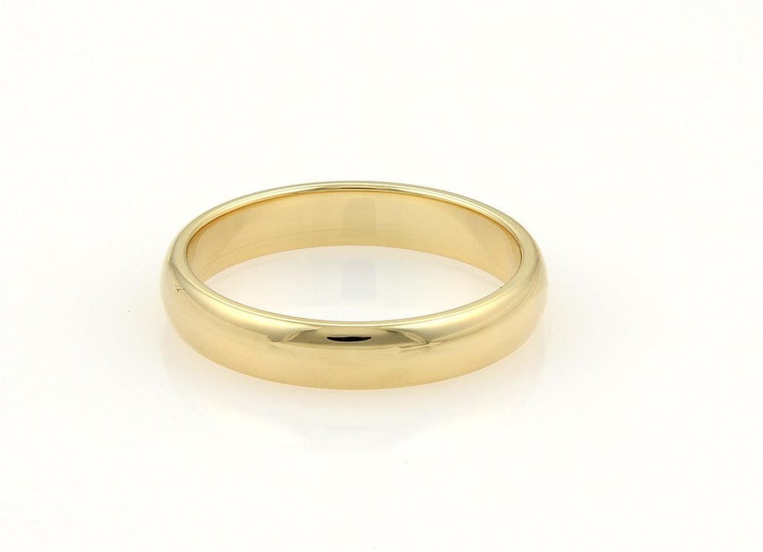 Tiffany & Co. 18k Yellow Gold Men's Wedding Band Dome Size 8.75: Tiffany & Co. 18k Yellow Gold Men's Wedding Band Dome Size 8.75 This exquisite men's wedding band from Tiffany & Co. features a simple yet elegant dome design. Crafted from 18k yellow gold, it showcas