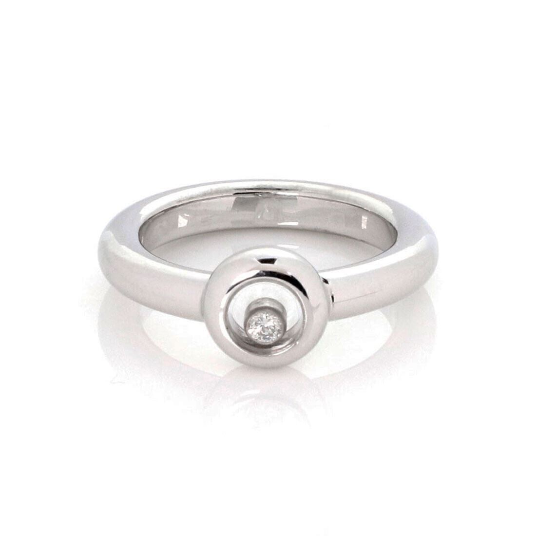 Chopard Happy Diamonds Round Ring in 18k White Gold Size 5: Chopard Happy Diamonds Round Ring in 18k White Gold Size 5 A pre-owned Chopard Happy Diamonds ring crafted in 18k white gold, featuring the collection's iconic floating diamond design. The ring has a 