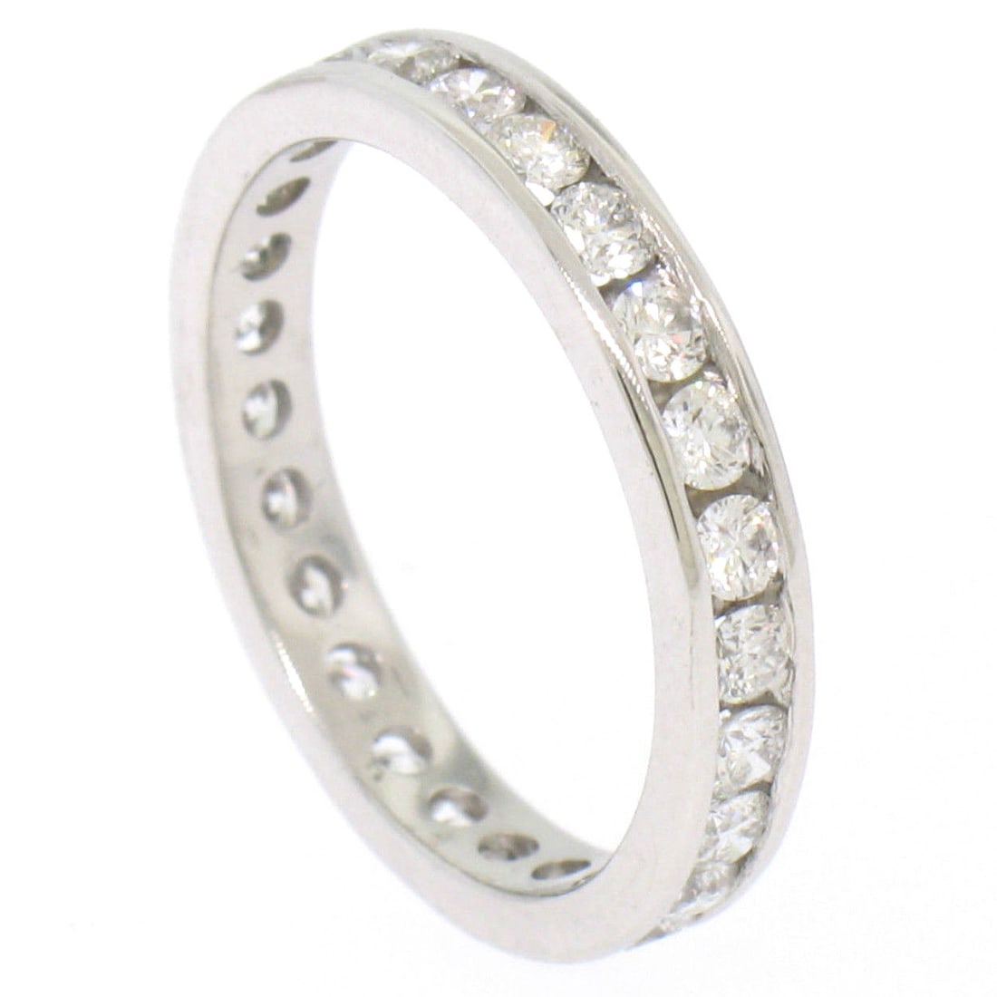 18k White Gold Diamond Eternity Band Ring 24 Stones Size 5.5: 18k White Gold Diamond Eternity Band Ring 24 Stones Size 5.5 This elegant eternity band ring is crafted from solid 18k white gold and features 24 natural round brilliant cut diamonds, channel-set for 