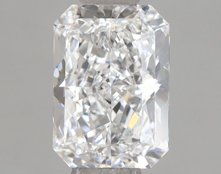 Loose Diamond - RADIANT 0.99ct E VVS2: Loose Diamond - RADIANT 0.99ct E VVS2 Source: This is a real non-mined Diamond that has been grown in a lab Shape: RADIANT Carats: 0.99 Color: E Clarity: VVS2 Certification: IGI Video: