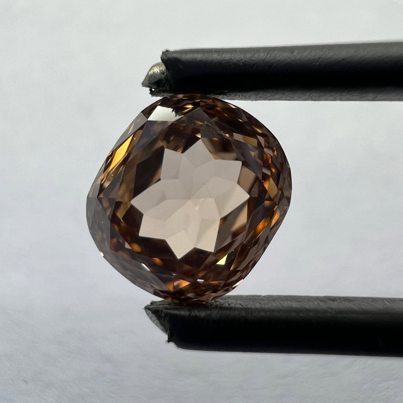 Loose Diamond - CUSHION BRILLIANT 1.27ct Orange VVS2: Loose Diamond - CUSHION BRILLIANT 1.27ct Orange VVS2 Source: This is a real non-mined Diamond that has been grown in a lab Shape: CUSHION BRILLIANT Carats: 1.27 Color: Orange Certification: NONE The D