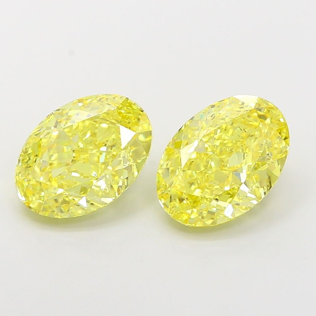 Loose Diamond - OVAL 3.02ct Fancy Vivid Yellow VS2: Loose Diamond - OVAL 3.02ct Fancy Vivid Yellow VS2 Source: This is a real non-mined Diamond that has been grown in a lab Shape: OVAL Carats: 3.02 Color: Fancy Vivid Yellow Certification: IGI Video: