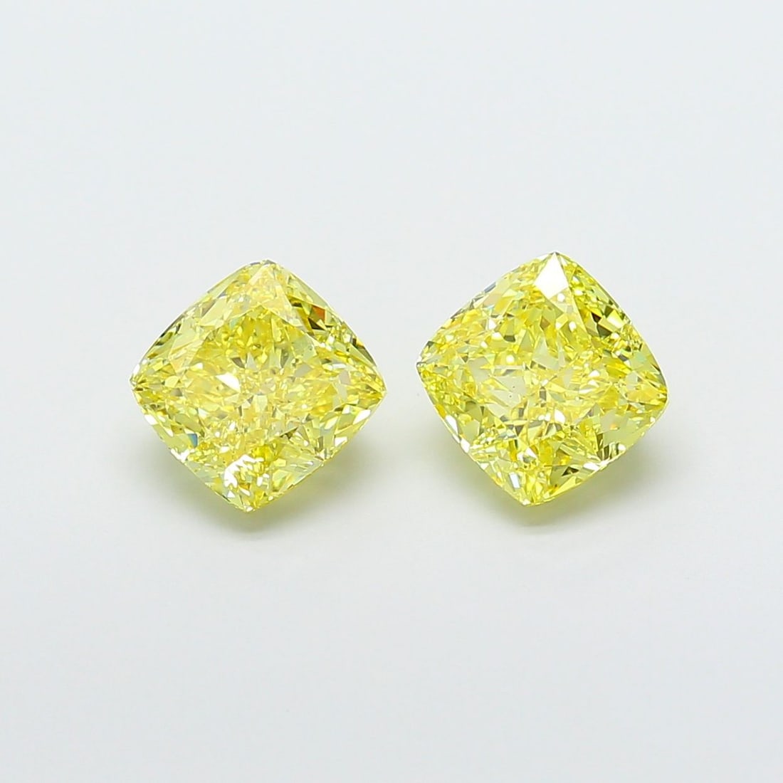 Loose Diamond - CUSHION MODIFIED 3.01ct Fancy Vivid Yellow VS2: Loose Diamond - CUSHION MODIFIED 3.01ct Fancy Vivid Yellow VS2 Source: This is a real non-mined Diamond that has been grown in a lab Shape: CUSHION MODIFIED Carats: 3.01 Color: Fancy Vivid Yellow Cert