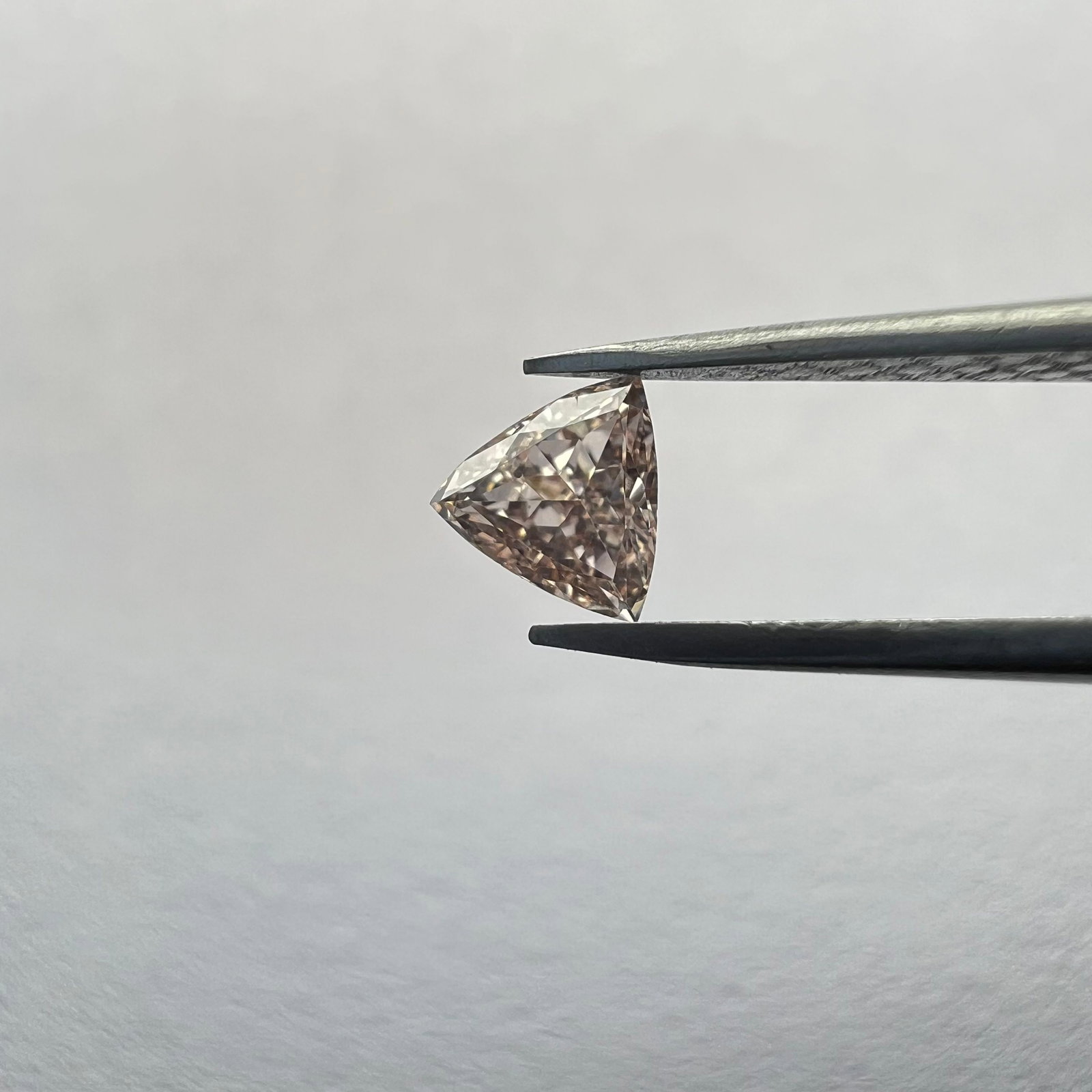 Loose Diamond - OTHER 0.26ct Orange VS1: Loose Diamond - OTHER 0.26ct Orange VS1 Source: This is a real non-mined Diamond that has been grown in a lab Shape: OTHER Carats: 0.26 Color: Orange Certification: NONE The Diamond Depot Guarantee: A