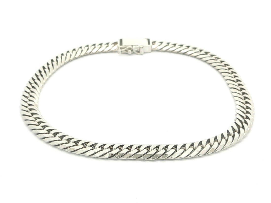 Platinum curb Cuban link bracelet 7.5 inch 5.3mm unisex: Platinum curb Cuban link bracelet 7.5 inch 5.3mm unisex This unisex bracelet features a solid platinum curb Cuban link design, measuring 7.5 inches in length and 5.3mm in width. Crafted from .850+ pla