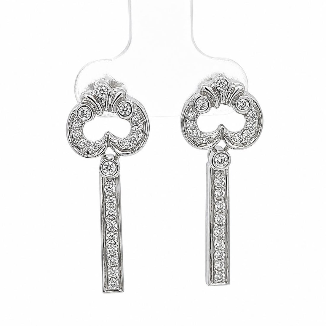 Unbranded 14k White Gold Diamond Heart Key Dangle Earrings Butterfly Back: Unbranded 14k White Gold Diamond Heart Key Dangle Earrings Butterfly Back A pair of pre-owned dangle/drop earrings in a heart key design, crafted in solid 14k white gold and set with natural genuine r
