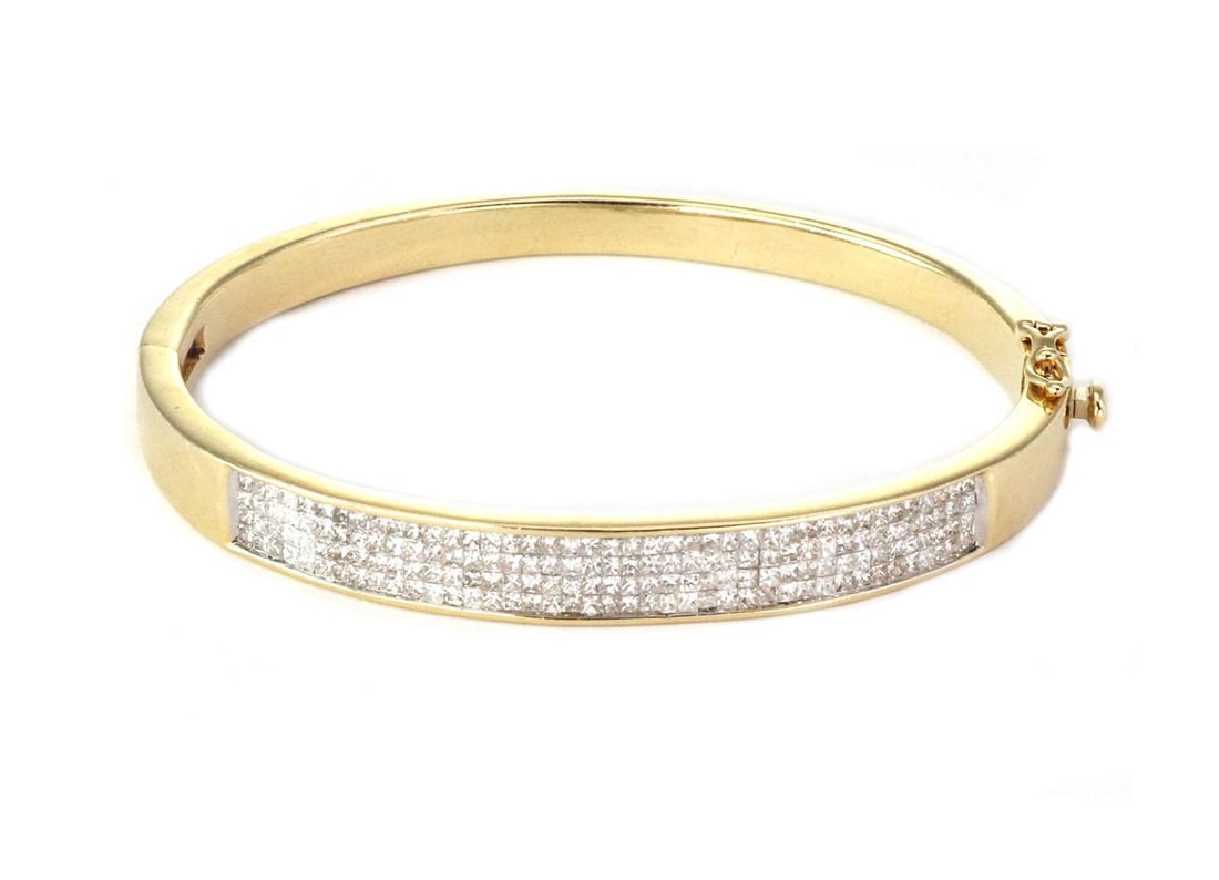 14k Yellow Gold Bangle Bracelet with Princess Cut Diamonds: 14k Yellow Gold Bangle Bracelet with Princess Cut Diamonds This stunning bangle bracelet is expertly crafted from 14k yellow gold, featuring a secure push-in clasp and latch. The bracelet is hinged ha