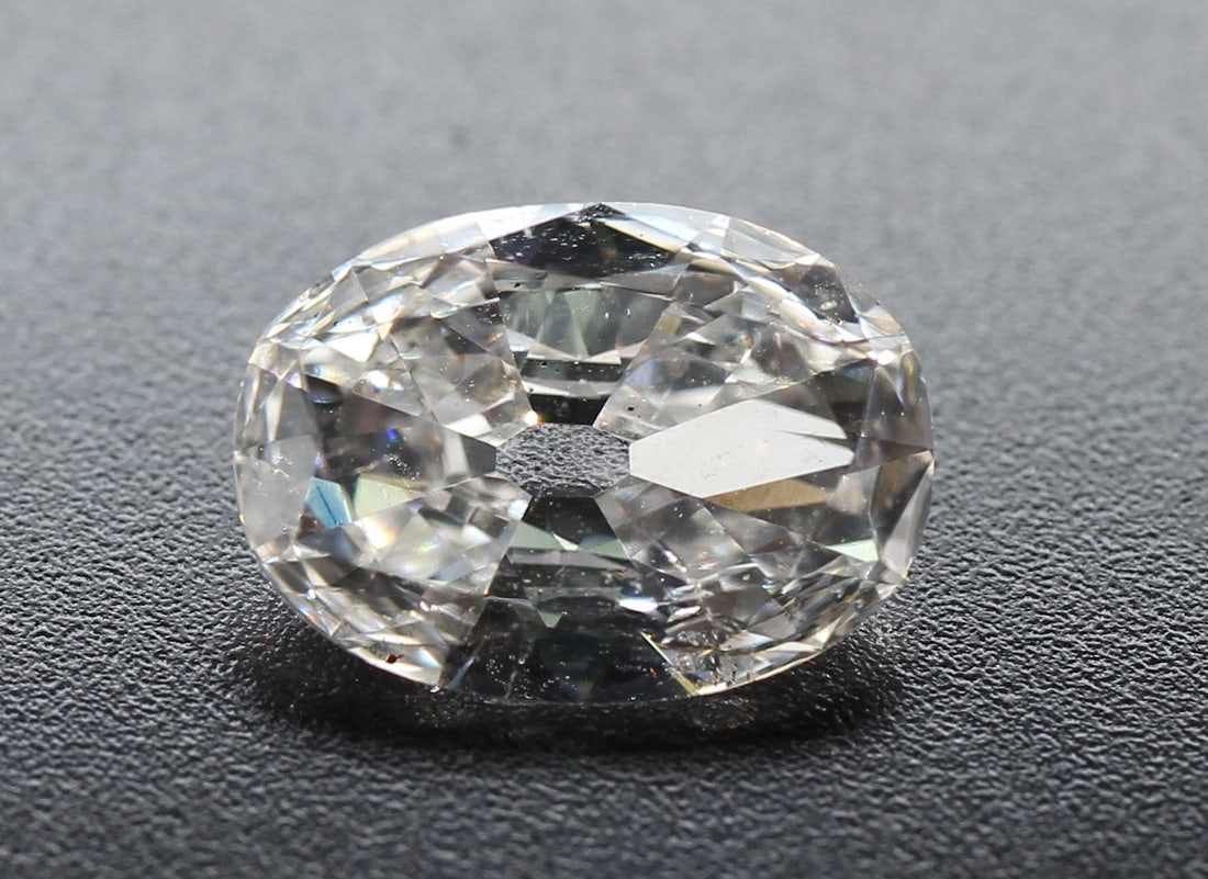 Loose Diamond - OVAL 0.7ct F SI2: Loose Diamond - OVAL 0.7ct F SI2 Source: Natural Shape: OVAL Carats: 0.7 Color: F Clarity: SI2 Certification: NONE The Diamond Depot Guarantee: All items in this auction are guaranteed to be 100% auth
