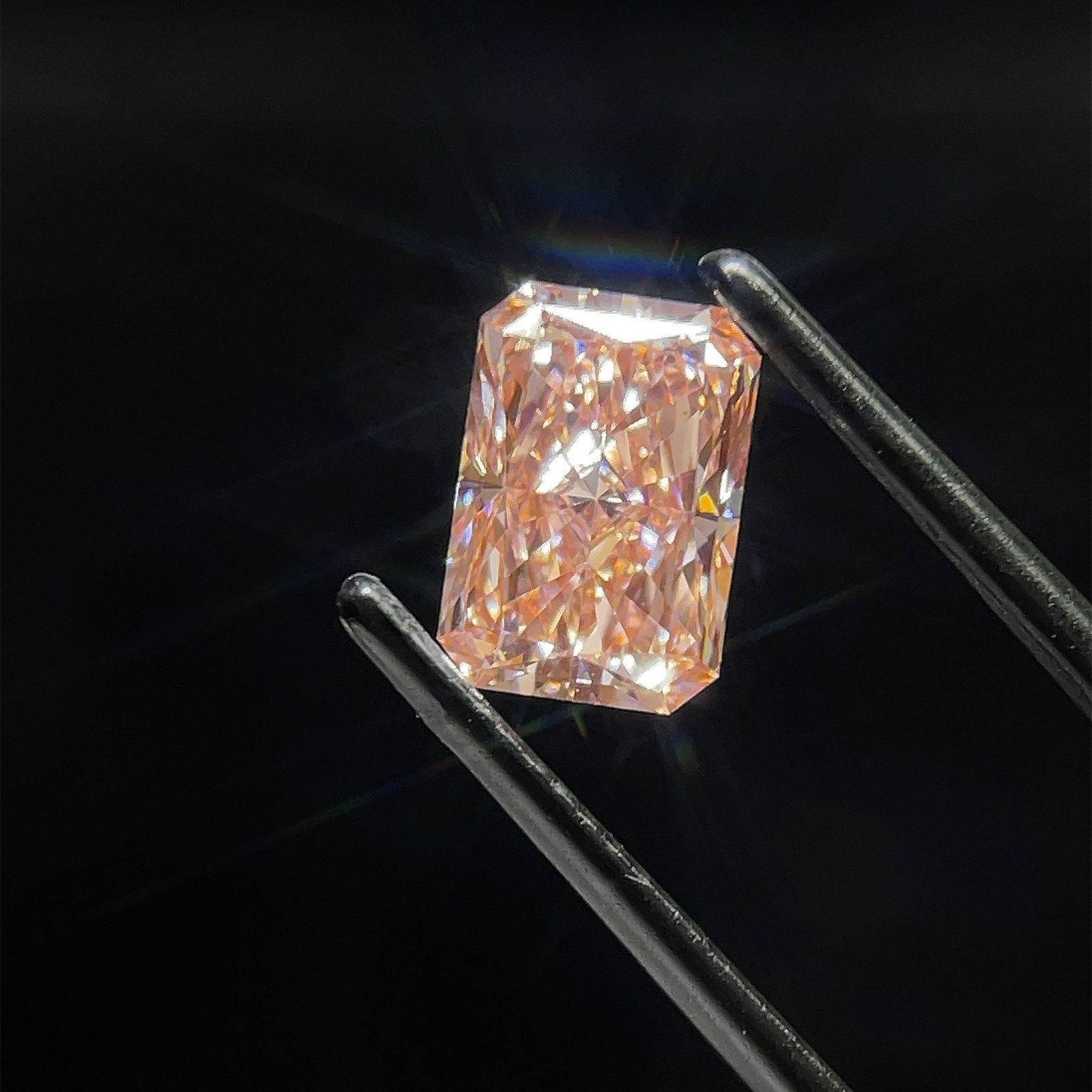 Loose Diamond - RADIANT 1.77ct Fancy Vivid Pink VS1